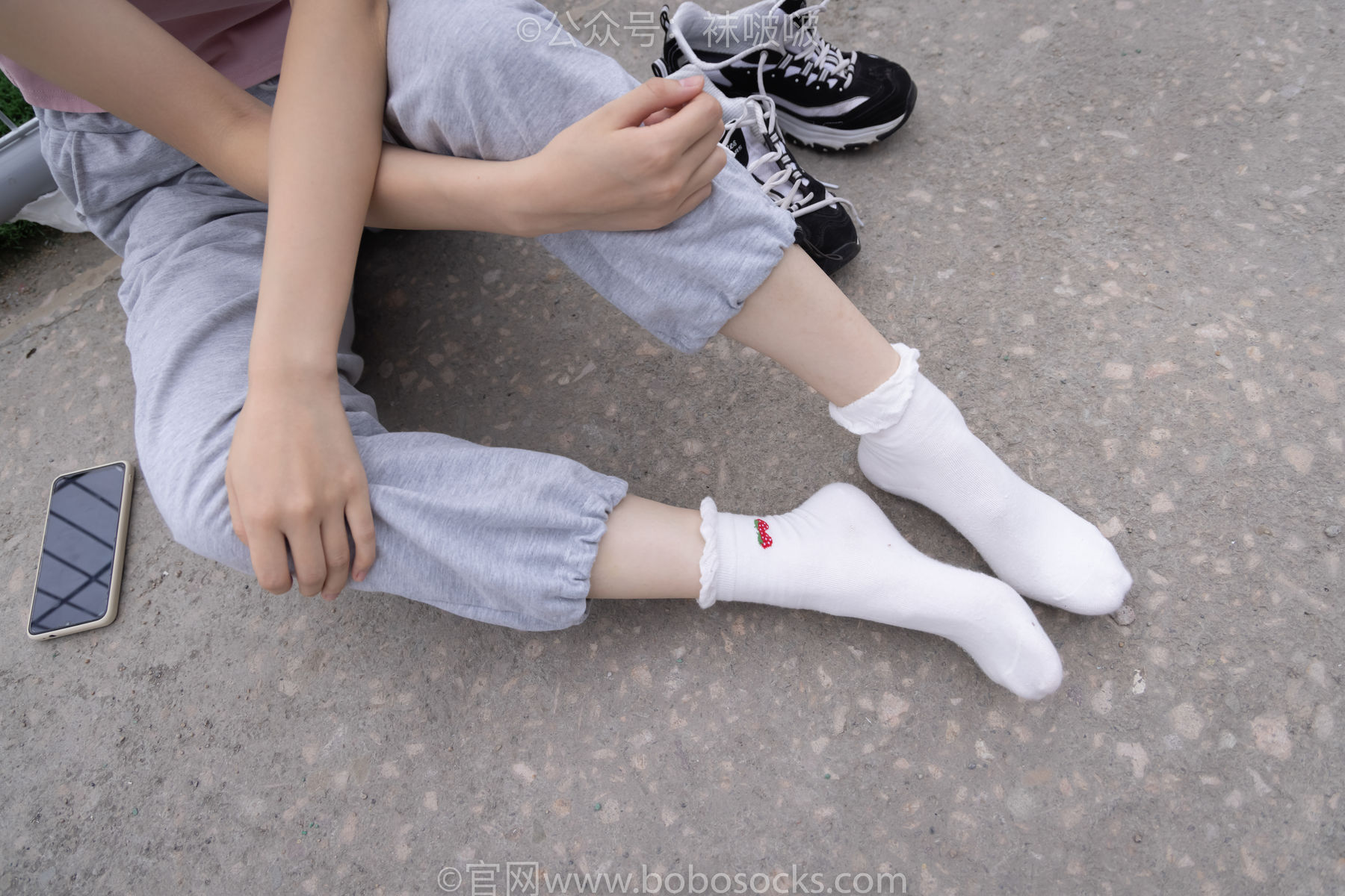 BoBoSocks袜啵啵 - Chiness Model  No.016 熊熊-斯凯奇运动鞋、棉袜、裸足 - 图库库