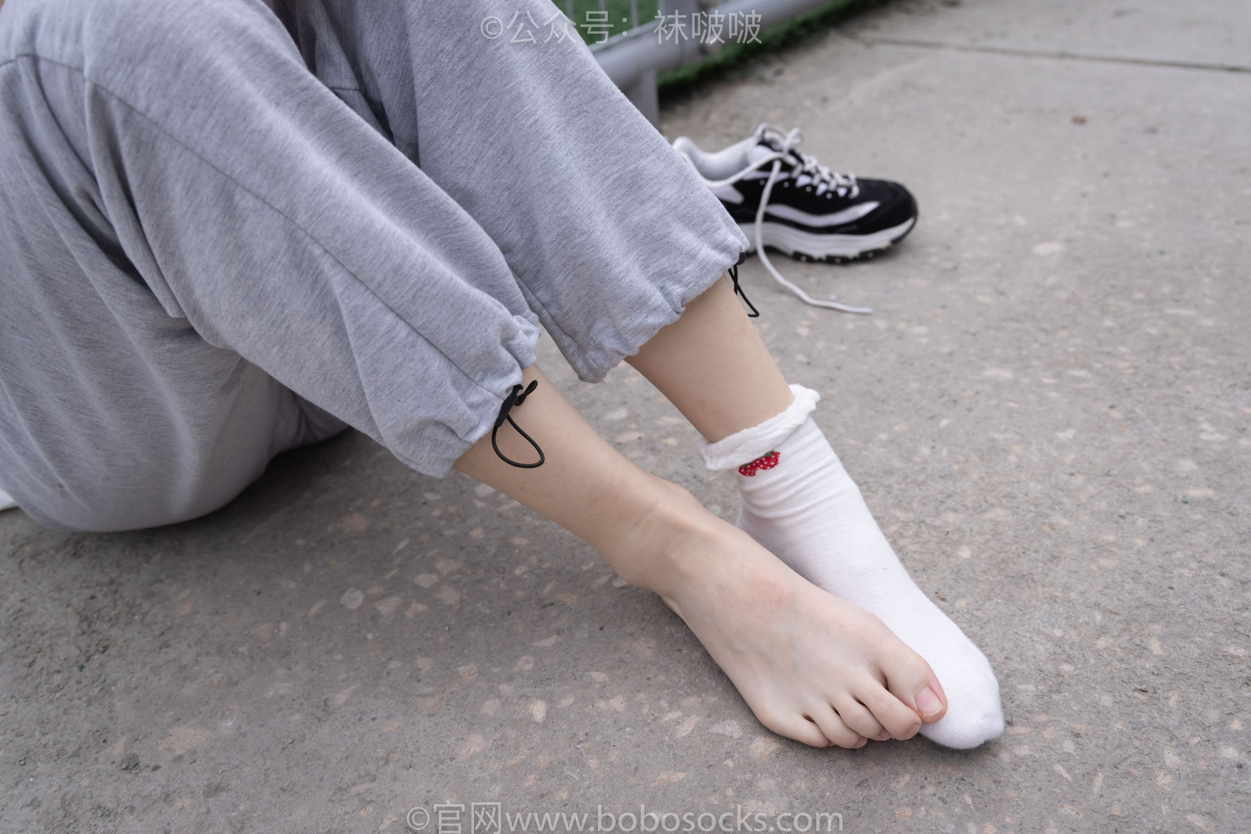 View - BoBoSocks袜啵啵 - Chiness Model  No.016 熊熊-斯凯奇运动鞋、棉袜、裸足 - 图库库