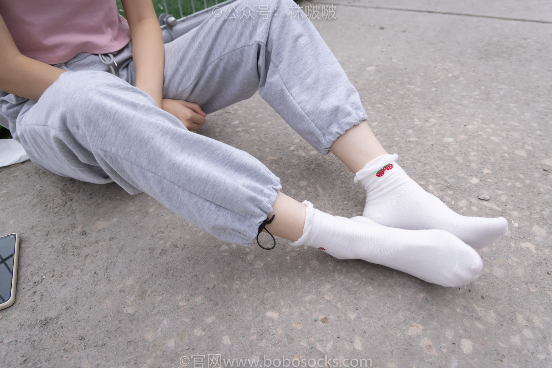 View - BoBoSocks袜啵啵 - Chiness Model  No.016 熊熊-斯凯奇运动鞋、棉袜、裸足 - 图库库