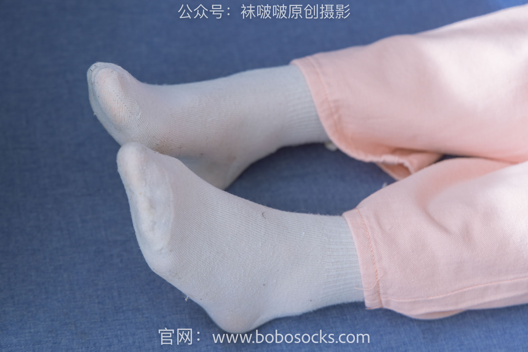 View - BoBoSocks No.141 周周-运动鞋、白棉袜、裸足 - 图库库