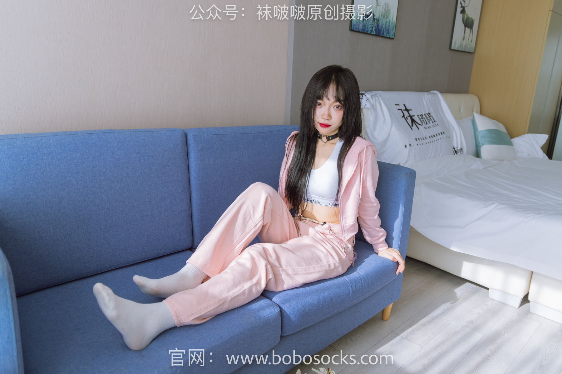 View - BoBoSocks No.141 周周-运动鞋、白棉袜、裸足 - 图库库