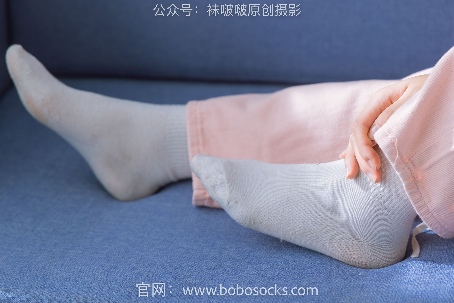 BoBoSocks No.141 周周-运动鞋、白棉袜、裸足 - 图库库