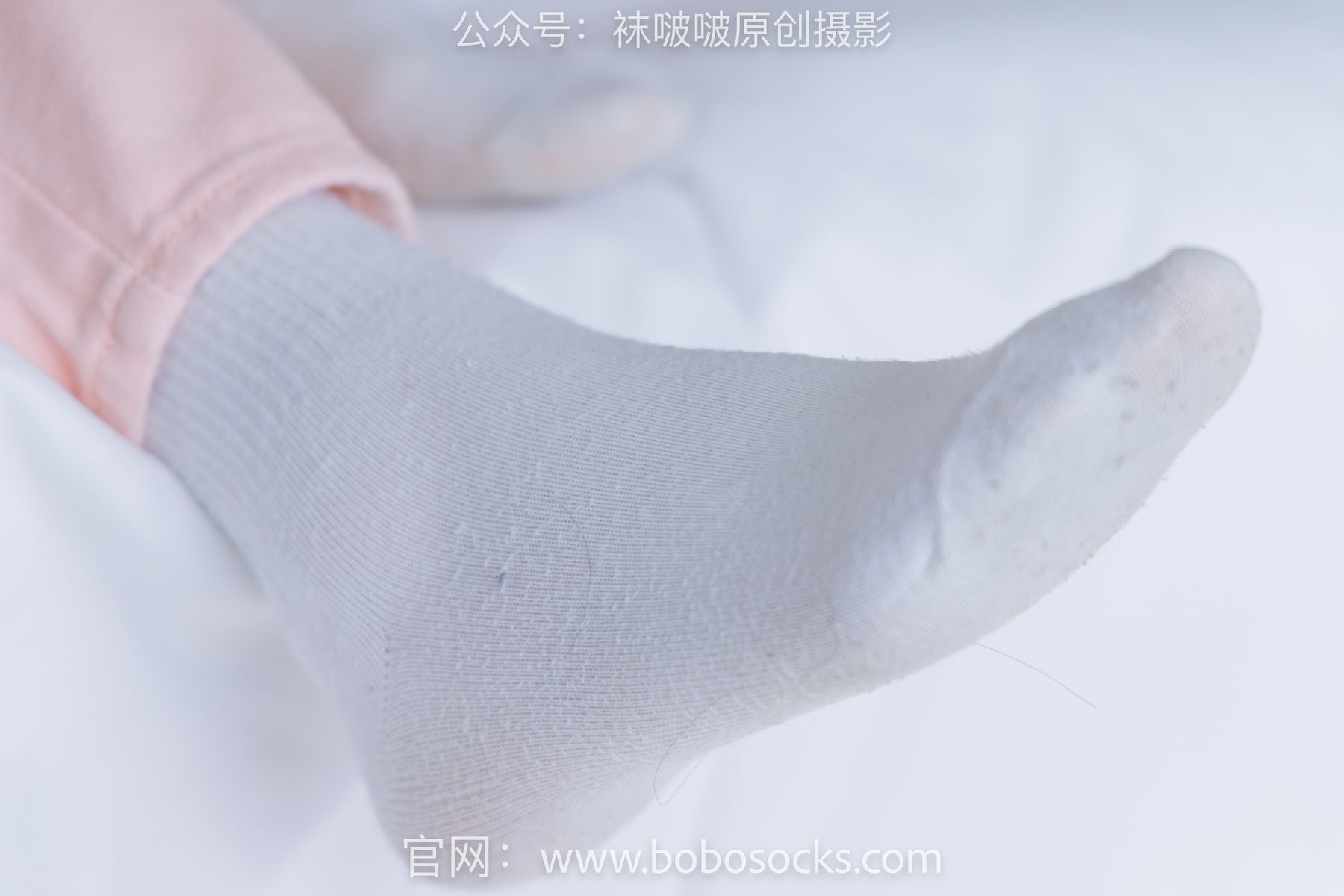 BoBoSocks No.141 周周-运动鞋、白棉袜、裸足 - 图库库