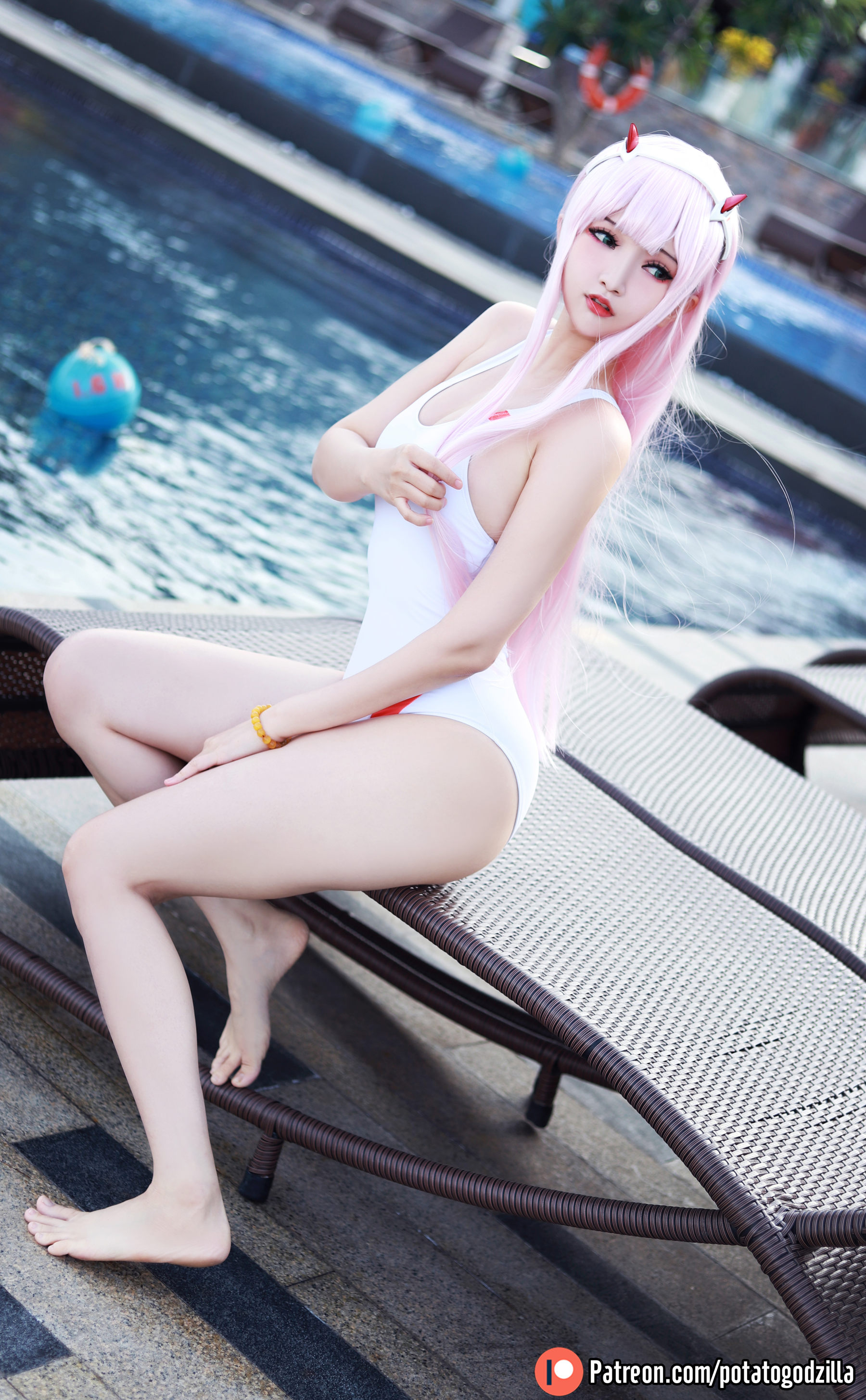 Coser小姐姐Potato Godzilla - Zero Two Swimsuit