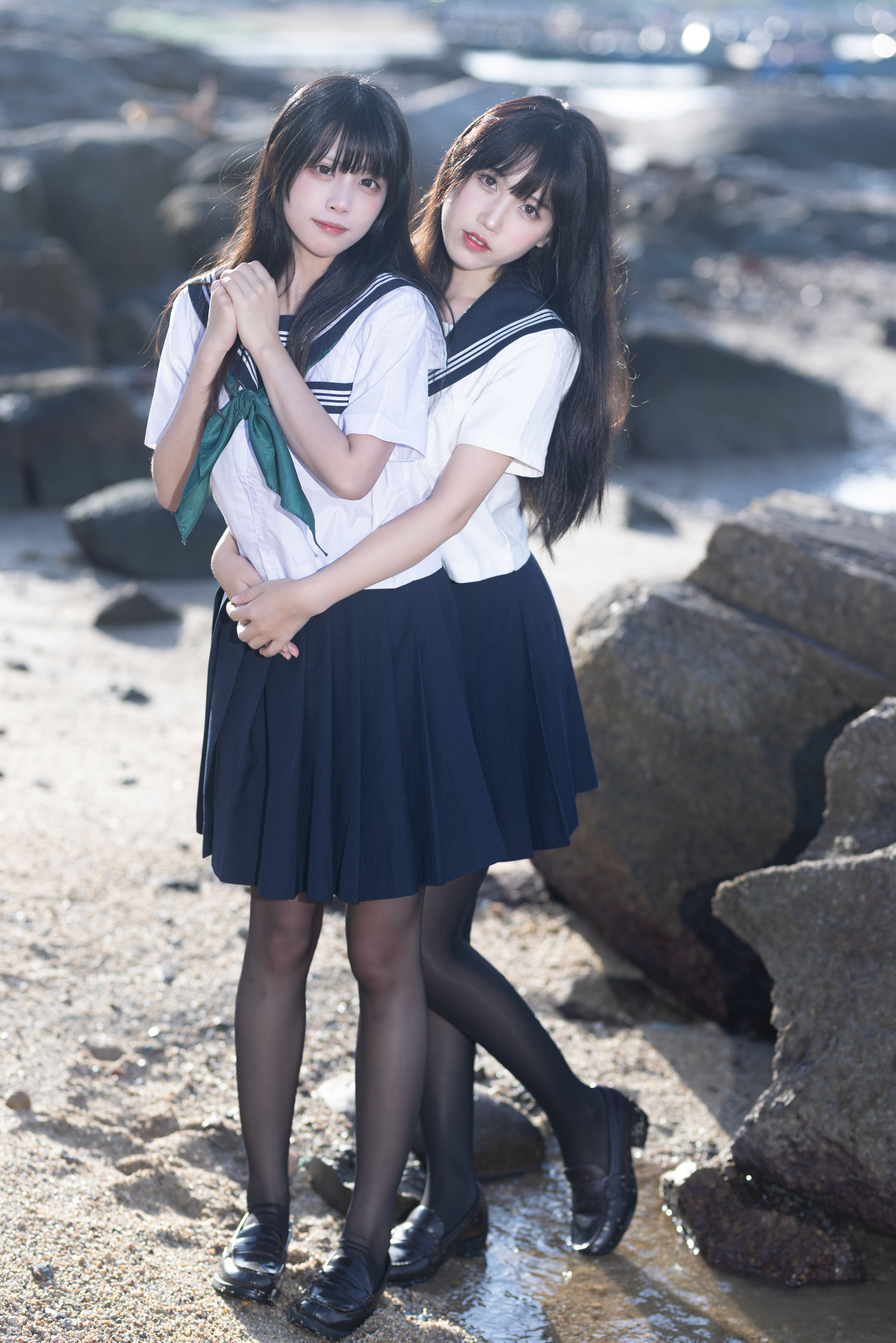 View - 微博人气Coser 不呆猫&三無人型 - 水手服百合黑丝 - 图库库