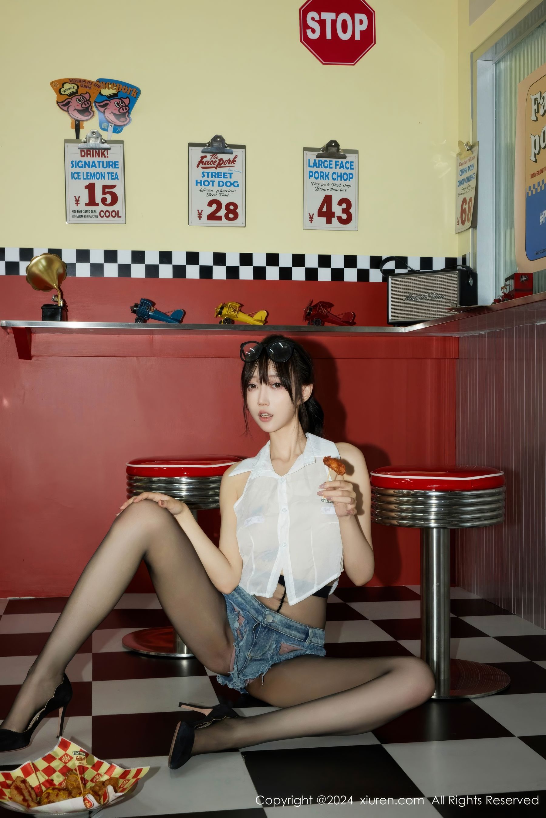 View - [XiuRen] 2024.07.05 No.8811 玥儿玥er - 图库库