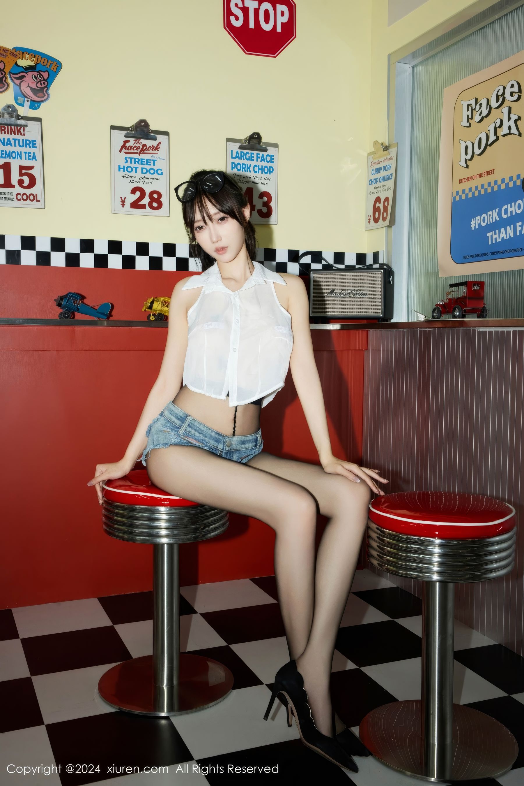 View - [XiuRen] 2024.07.05 No.8811 玥儿玥er - 图库库