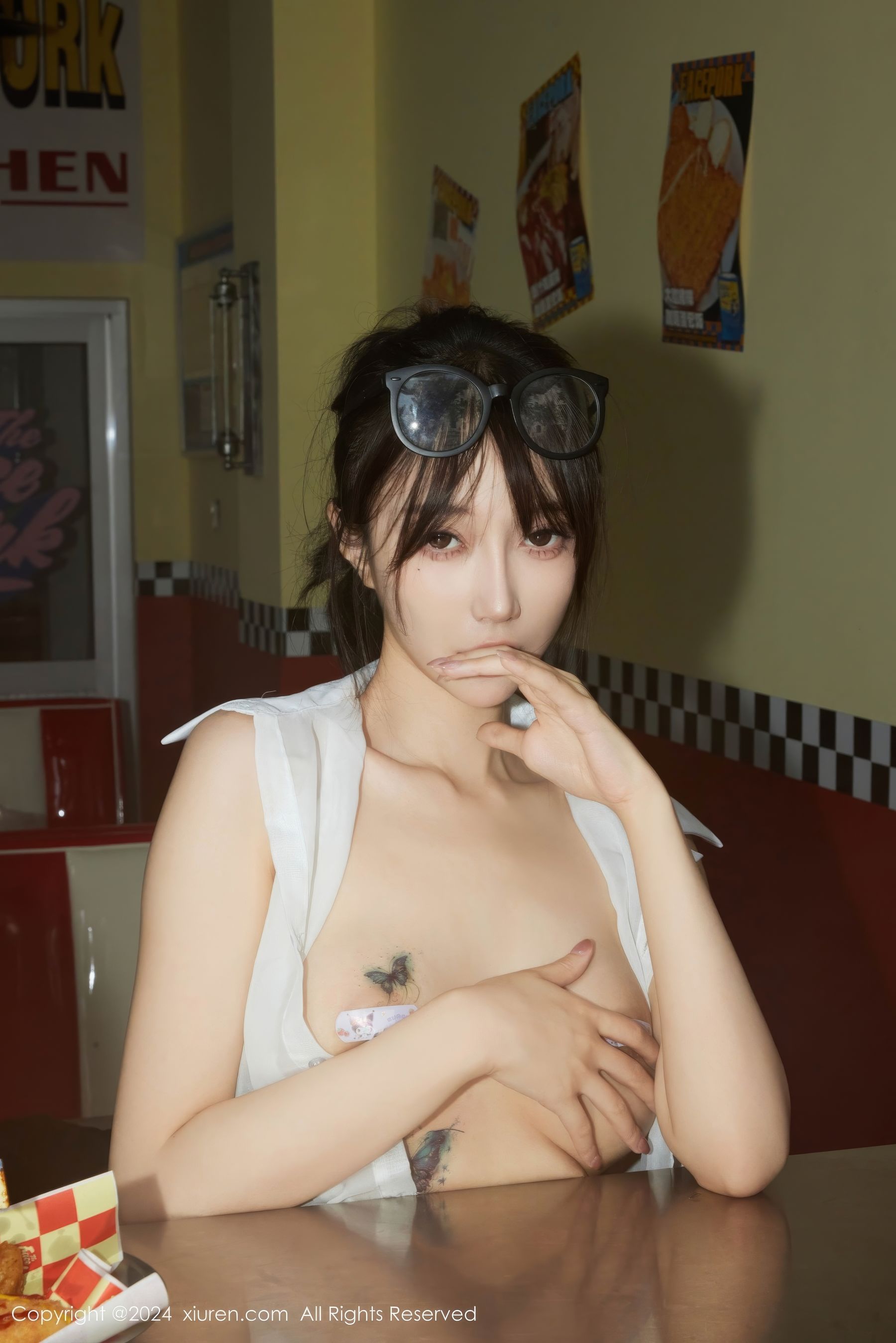 View - [XiuRen] 2024.07.05 No.8811 玥儿玥er - 图库库