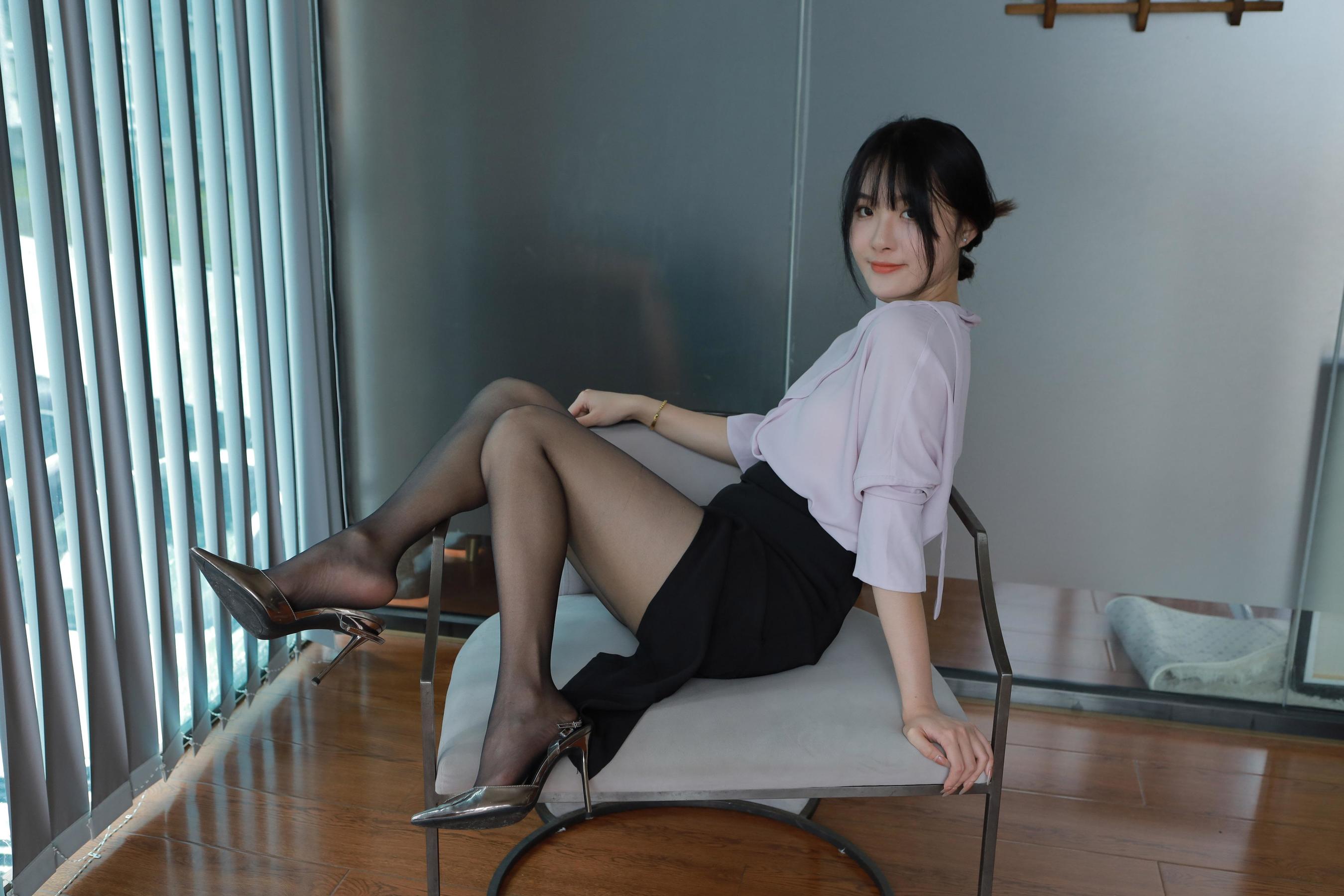 View - IESS异思趣向 - Chiness Model  - 模特 - model： 婉萍 《职业黑丝》 - 图库库