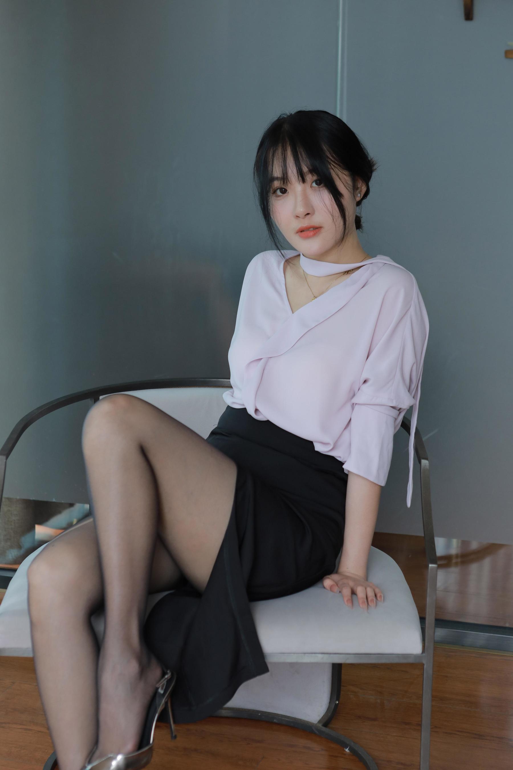 View - IESS异思趣向 - Chiness Model  - 模特 - model： 婉萍 《职业黑丝》 - 图库库