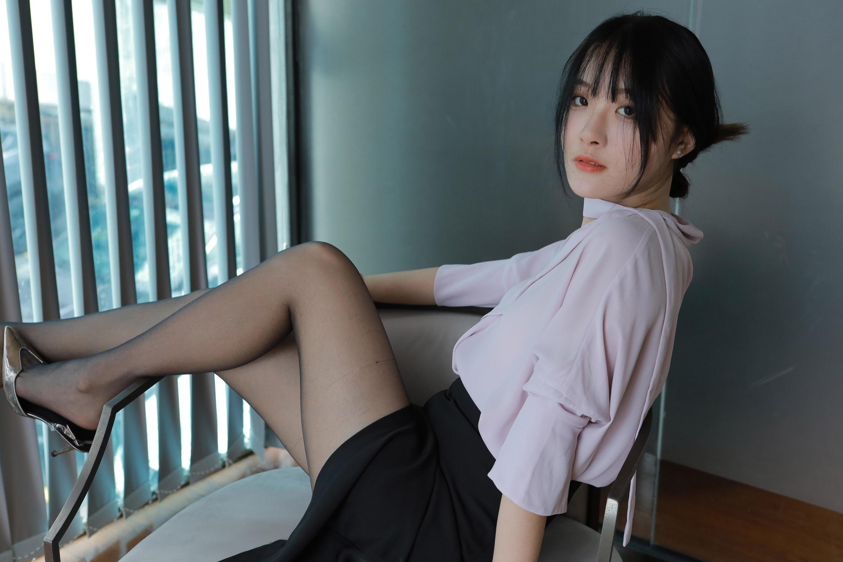 View - IESS异思趣向 - Chiness Model  - 模特 - model： 婉萍 《职业黑丝》 - 图库库