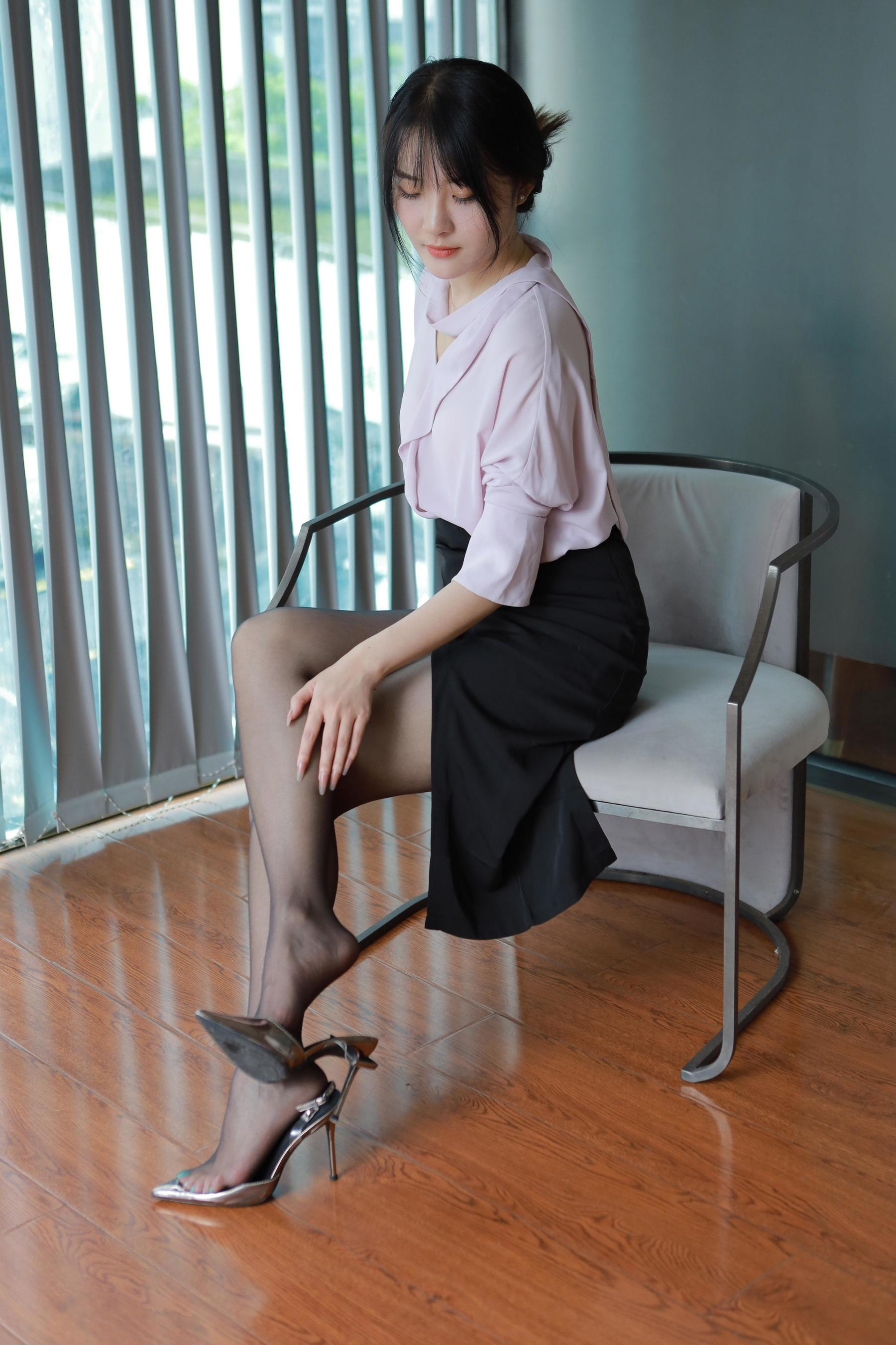 View - IESS异思趣向 - Chiness Model  - 模特 - model： 婉萍 《职业黑丝》 - 图库库