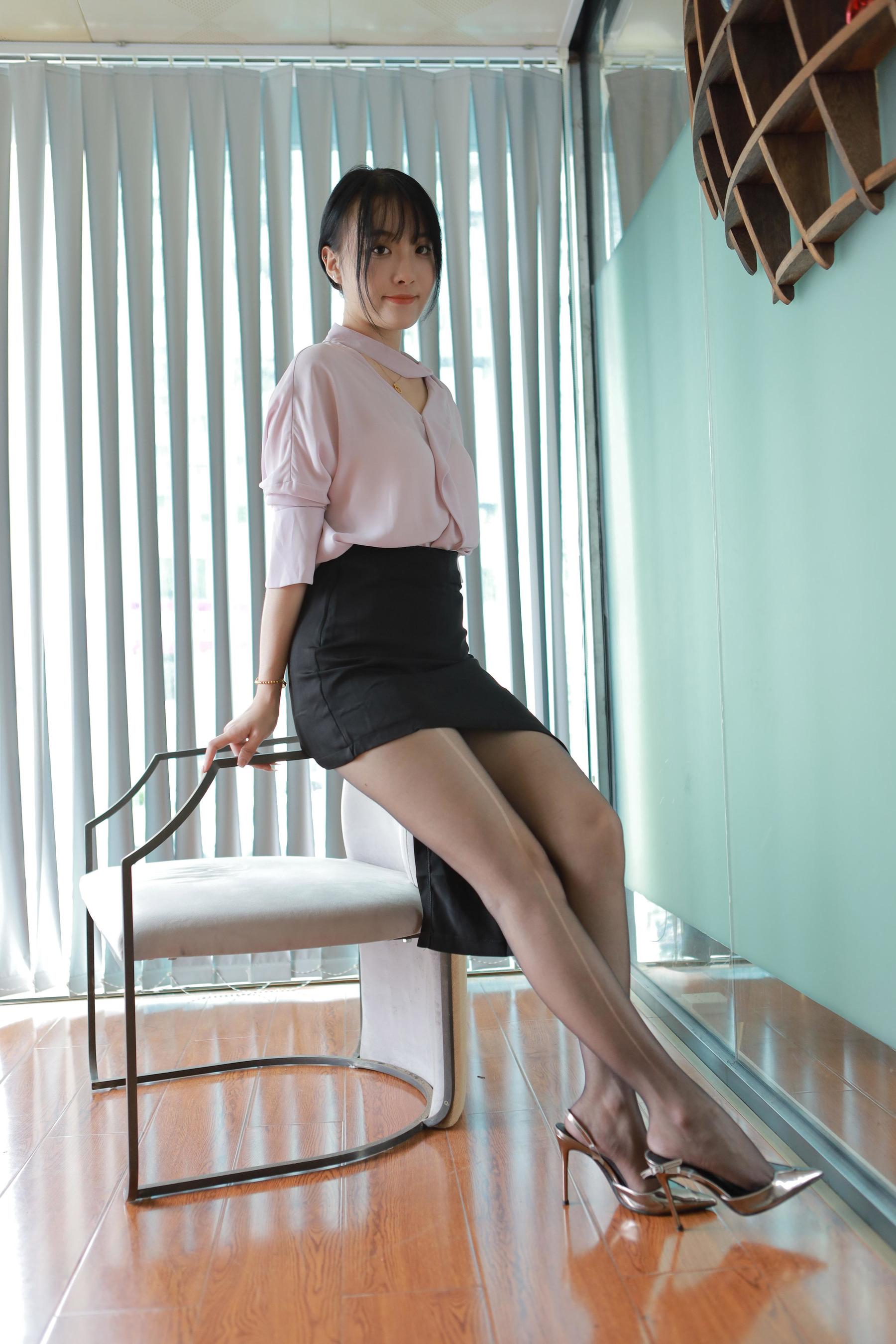 View - IESS异思趣向 - Chiness Model  - 模特 - model： 婉萍 《职业黑丝》 - 图库库