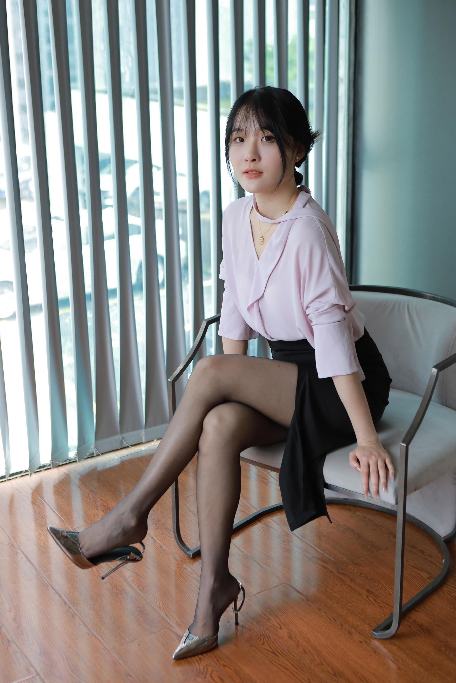 View - IESS异思趣向 - Chiness Model  - 模特 - model： 婉萍 《职业黑丝》 - 图库库