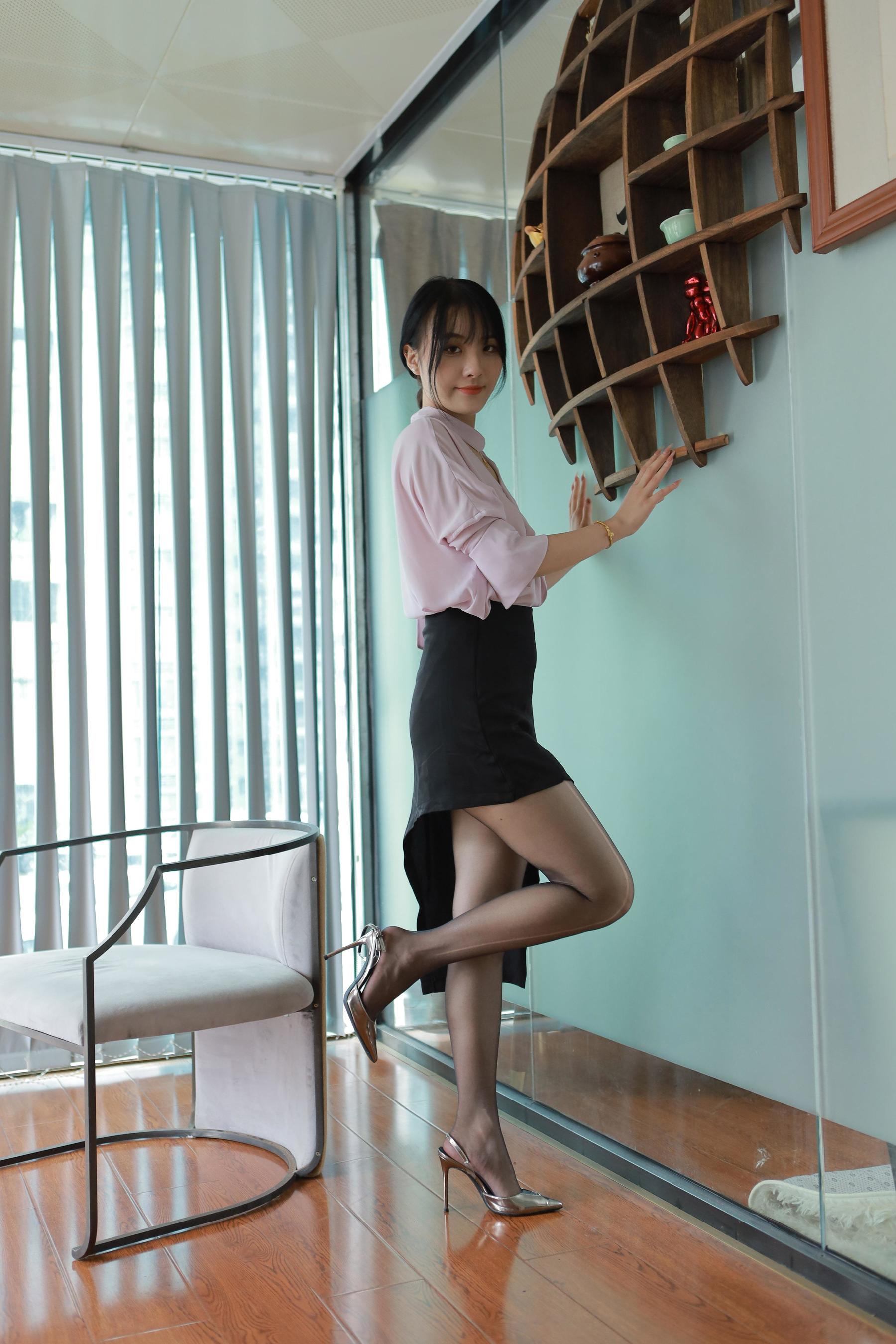 View - IESS异思趣向 - Chiness Model  - 模特 - model： 婉萍 《职业黑丝》 - 图库库