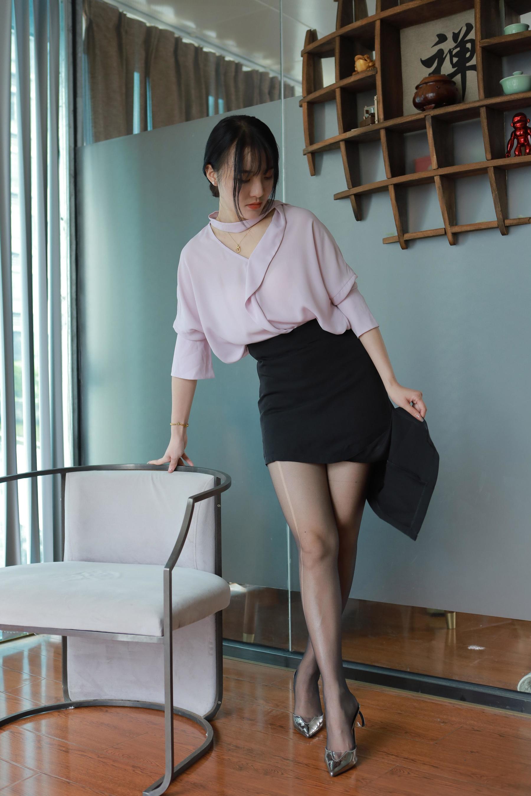 View - IESS异思趣向 - Chiness Model  - 模特 - model： 婉萍 《职业黑丝》 - 图库库