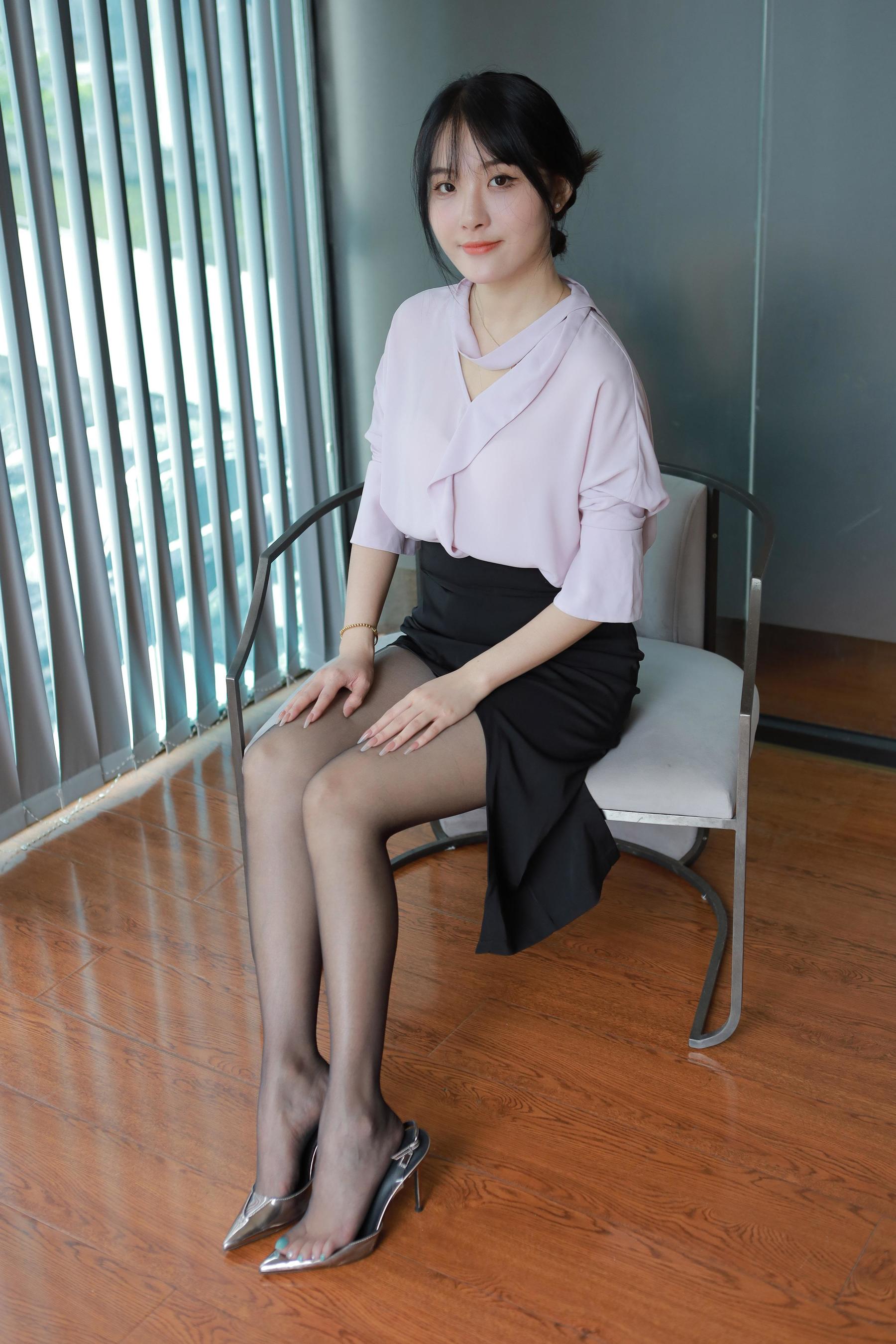 View - IESS异思趣向 - Chiness Model  - 模特 - model： 婉萍 《职业黑丝》 - 图库库