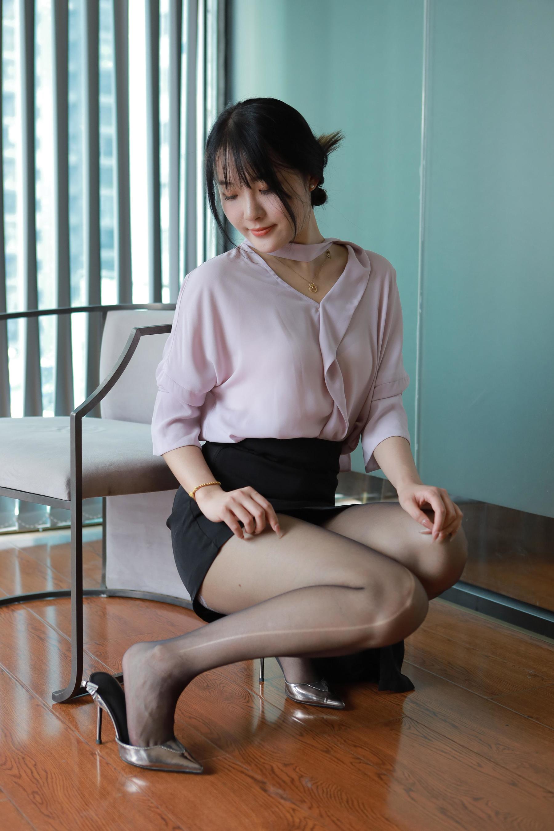 View - IESS异思趣向 - Chiness Model  - 模特 - model： 婉萍 《职业黑丝》 - 图库库