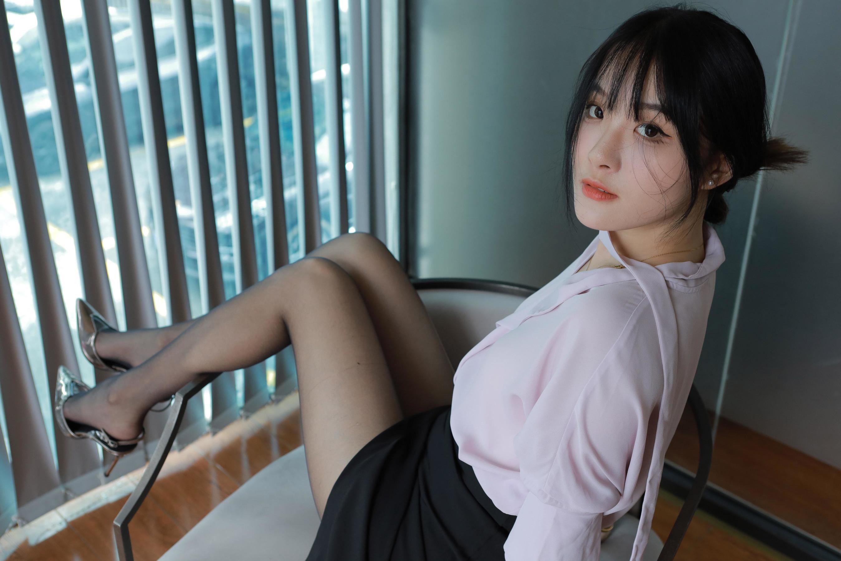 View - IESS异思趣向 - Chiness Model  - 模特 - model： 婉萍 《职业黑丝》 - 图库库