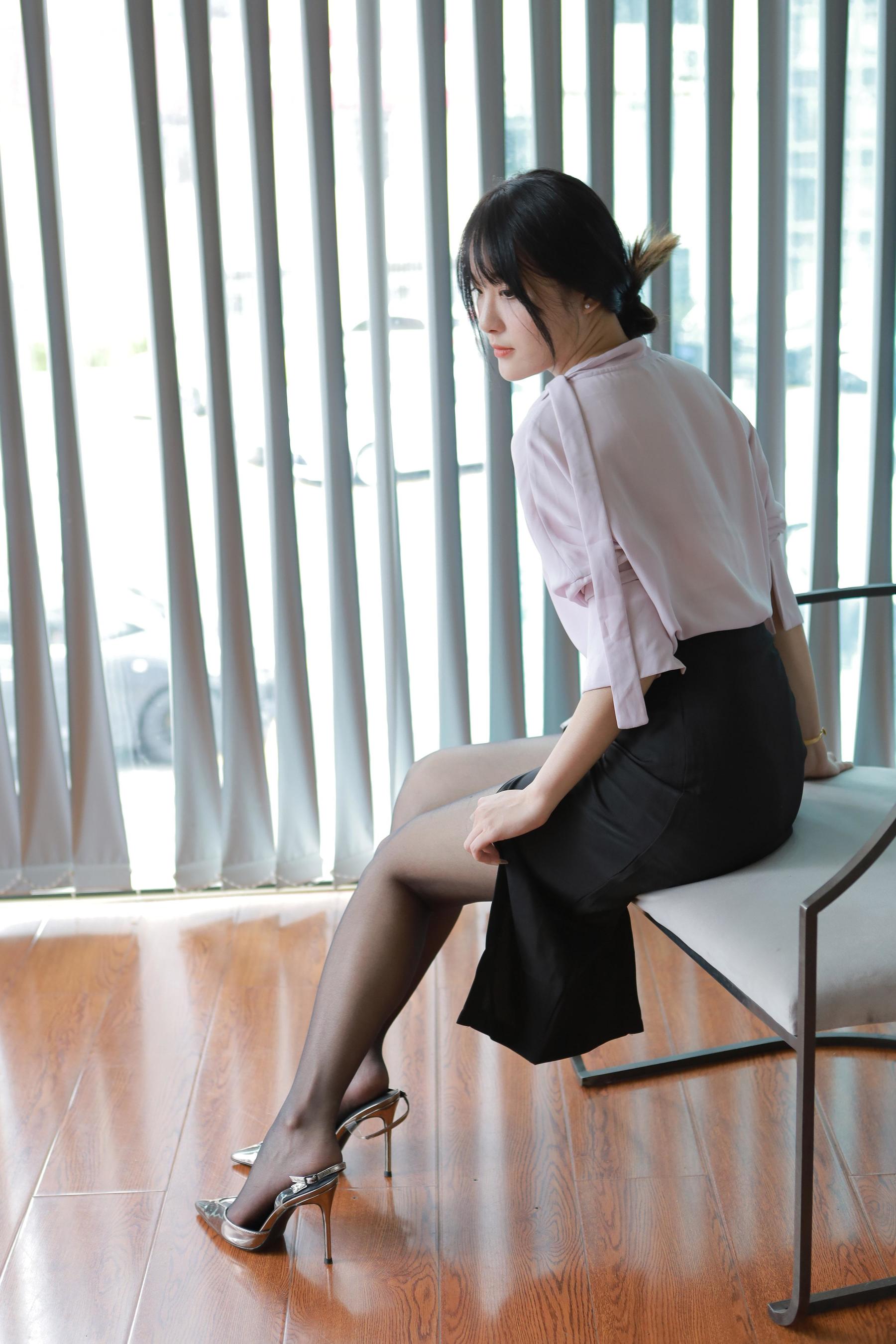 View - IESS异思趣向 - Chiness Model  - 模特 - model： 婉萍 《职业黑丝》 - 图库库