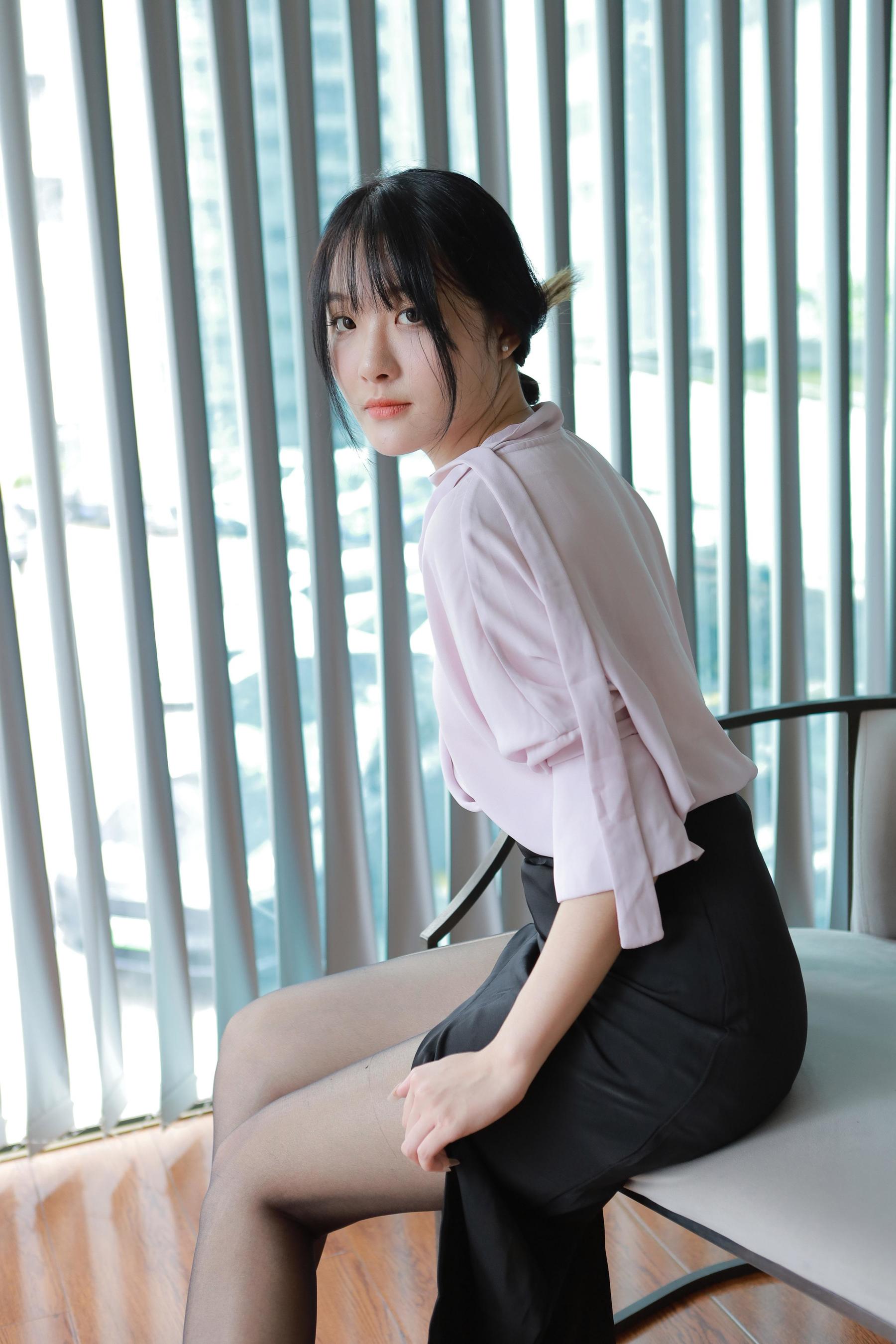 View - IESS异思趣向 - Chiness Model  - 模特 - model： 婉萍 《职业黑丝》 - 图库库