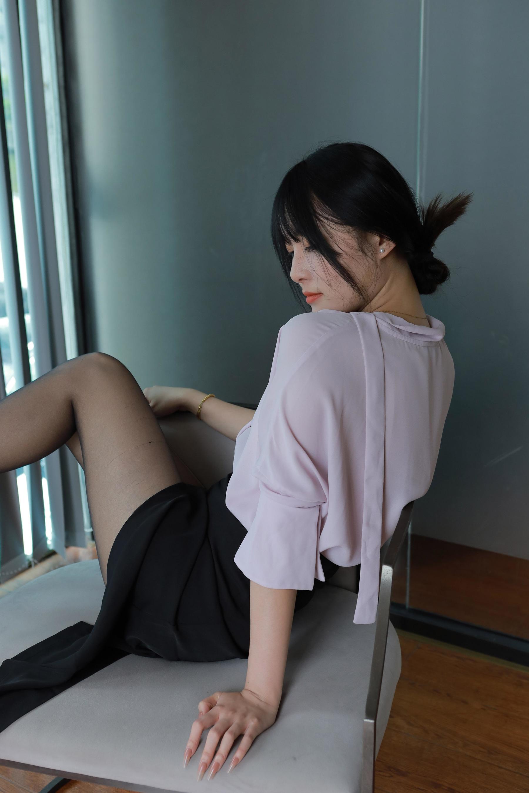 View - IESS异思趣向 - Chiness Model  - 模特 - model： 婉萍 《职业黑丝》 - 图库库