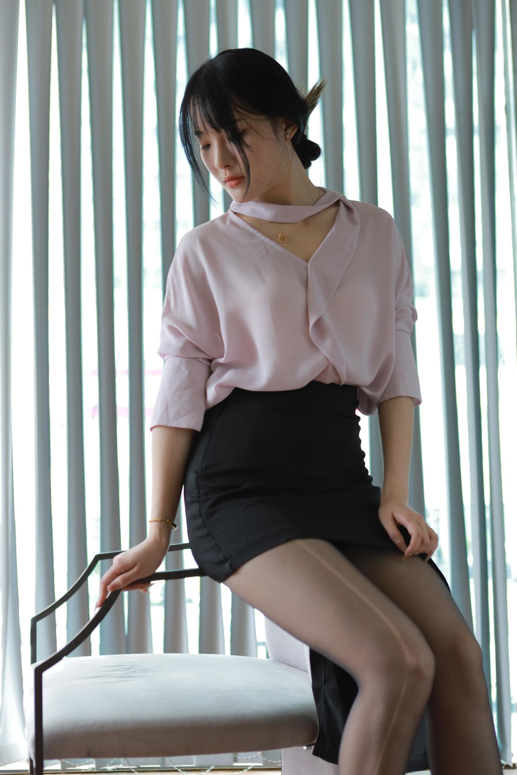 View - IESS异思趣向 - Chiness Model  - 模特 - model： 婉萍 《职业黑丝》 - 图库库