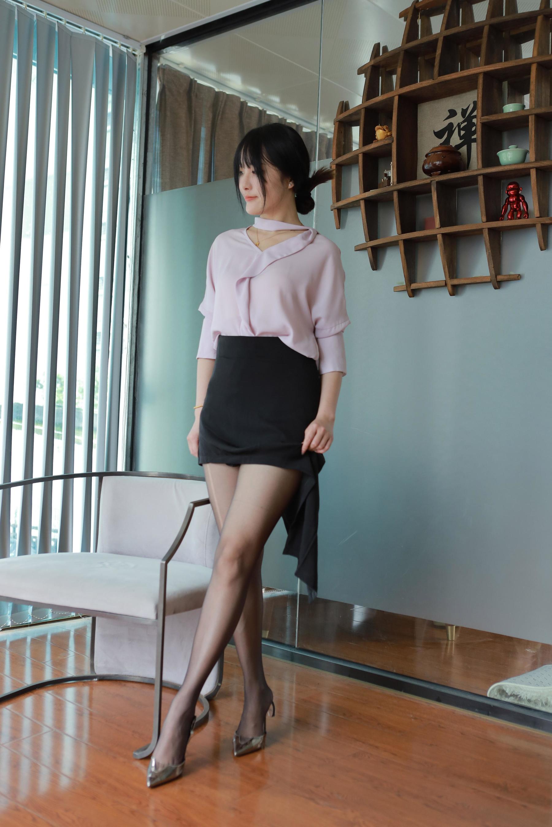 View - IESS异思趣向 - Chiness Model  - 模特 - model： 婉萍 《职业黑丝》 - 图库库