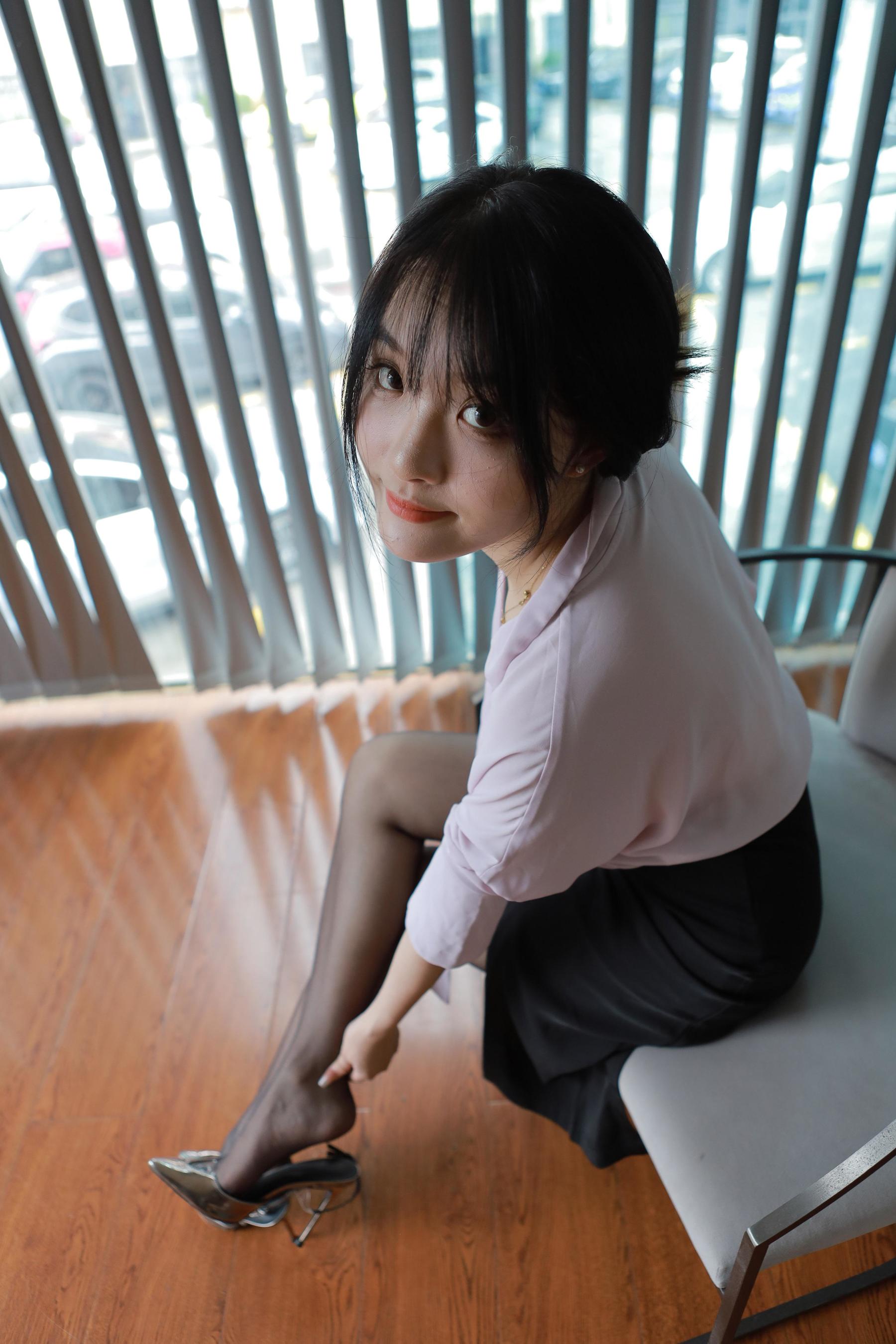 View - IESS异思趣向 - Chiness Model  - 模特 - model： 婉萍 《职业黑丝》 - 图库库