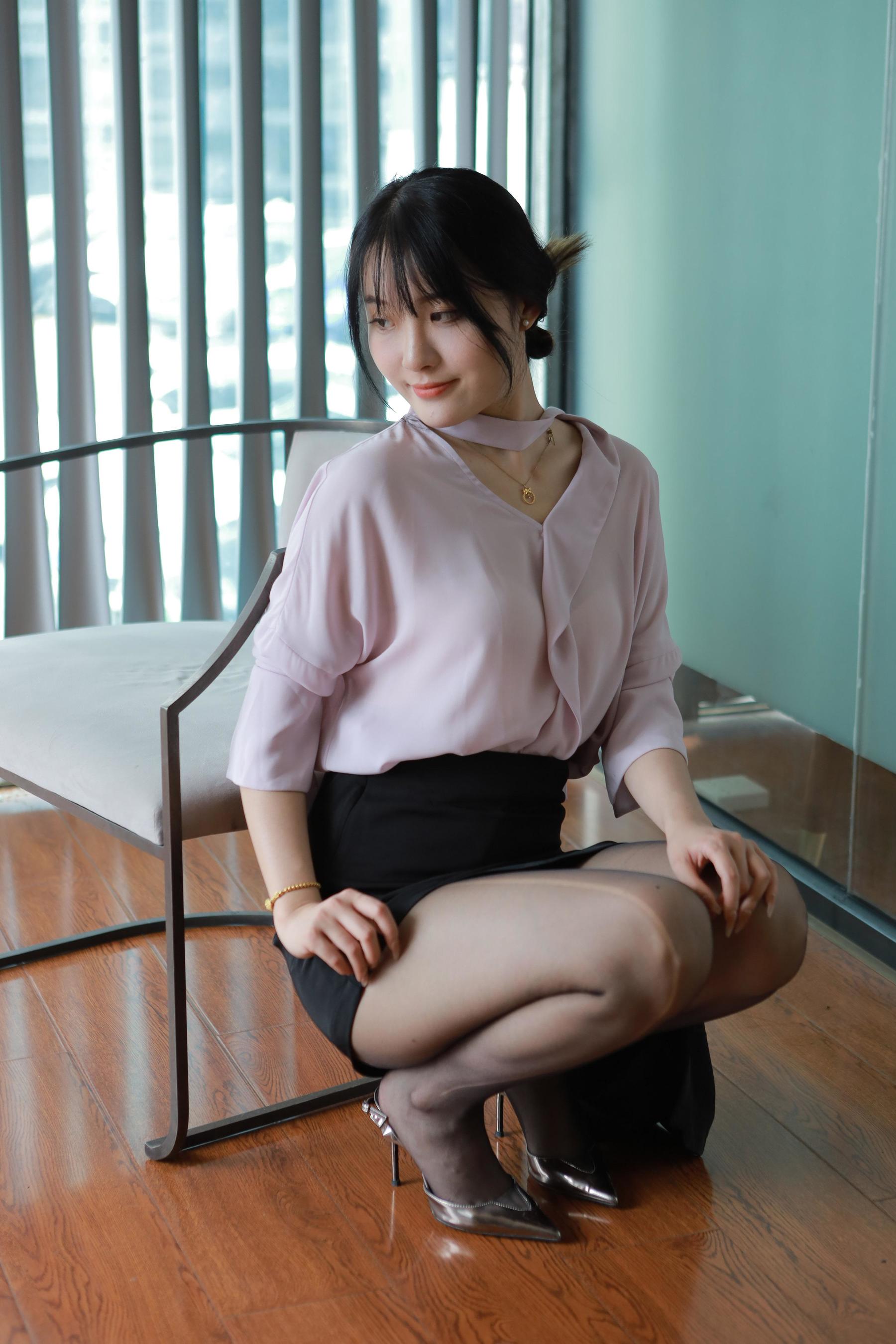 View - IESS异思趣向 - Chiness Model  - 模特 - model： 婉萍 《职业黑丝》 - 图库库