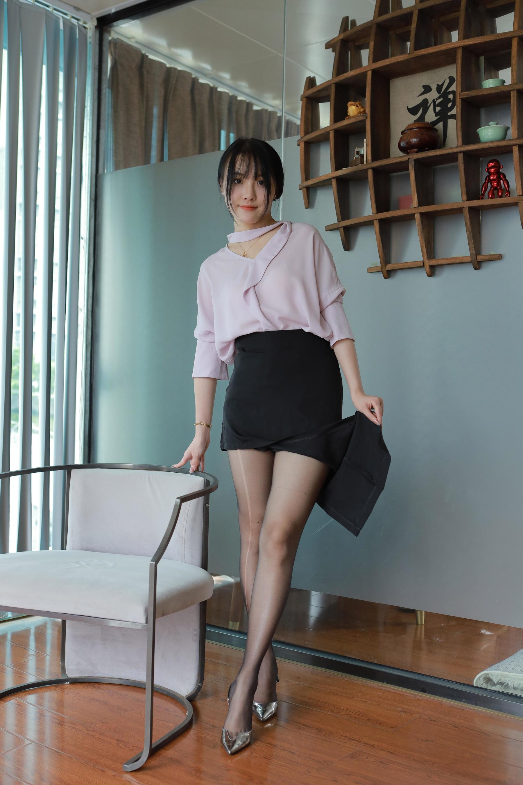 View - IESS异思趣向 - Chiness Model  - 模特 - model： 婉萍 《职业黑丝》 - 图库库