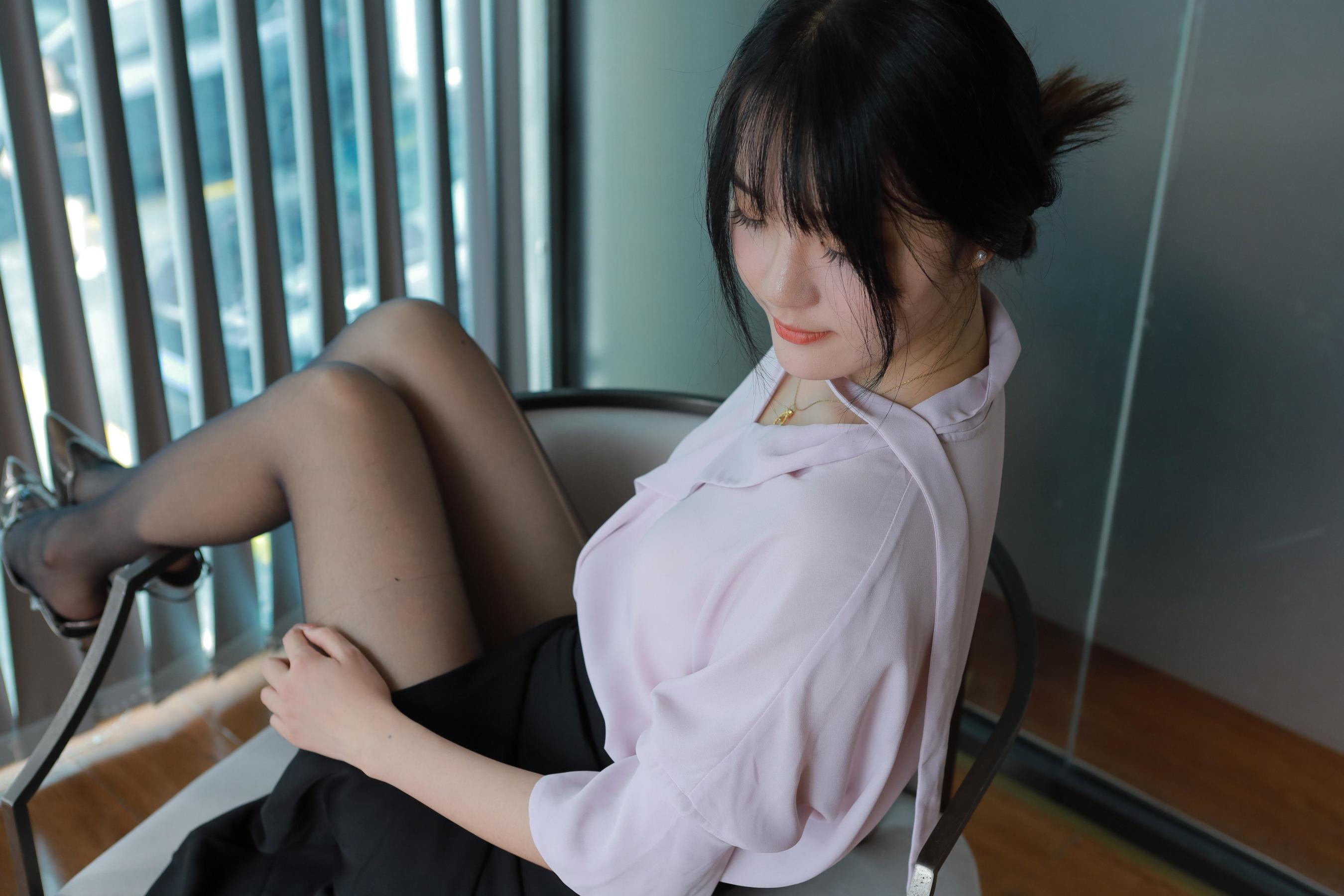 View - IESS异思趣向 - Chiness Model  - 模特 - model： 婉萍 《职业黑丝》 - 图库库