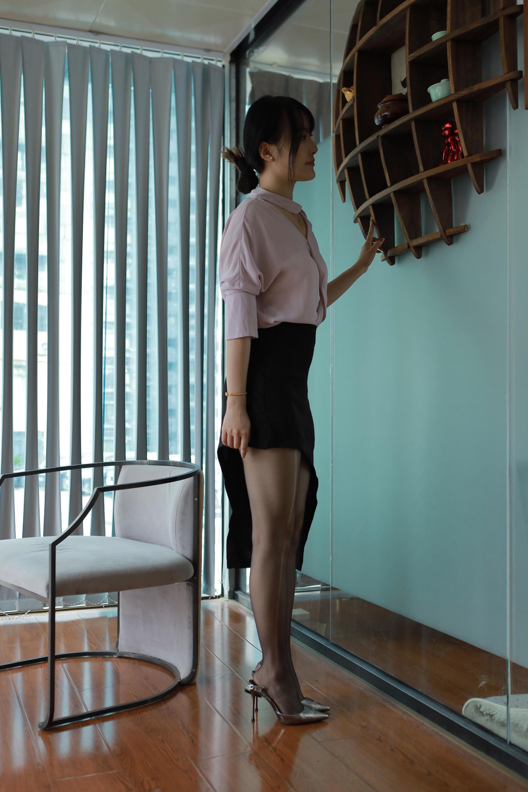 View - IESS异思趣向 - Chiness Model  - 模特 - model： 婉萍 《职业黑丝》 - 图库库