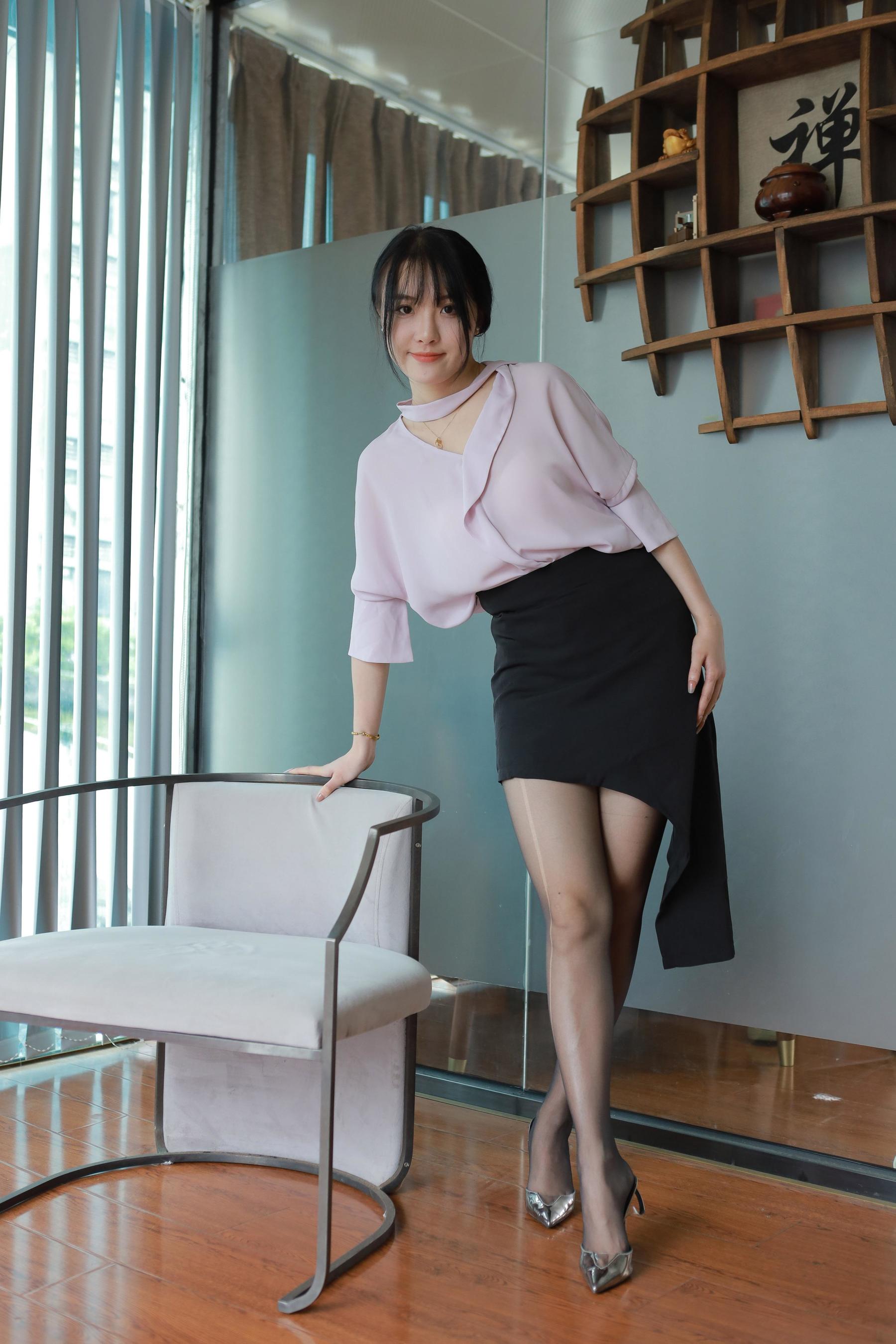 View - IESS异思趣向 - Chiness Model  - 模特 - model： 婉萍 《职业黑丝》 - 图库库