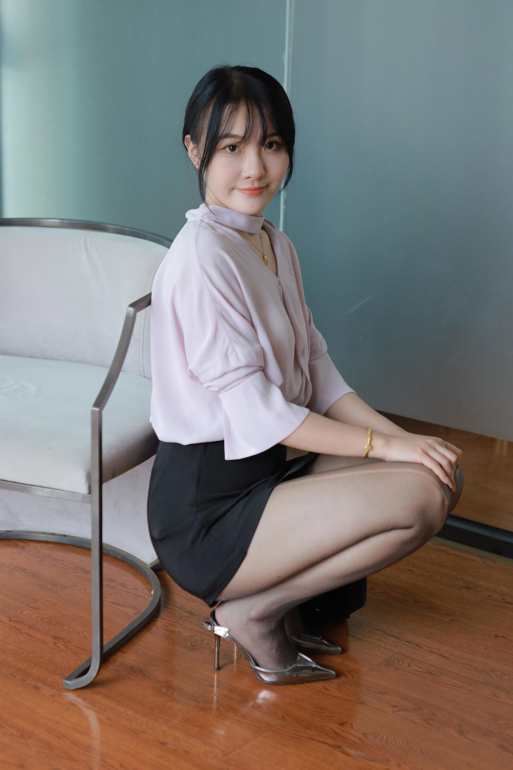 View - IESS异思趣向 - Chiness Model  - 模特 - model： 婉萍 《职业黑丝》 - 图库库