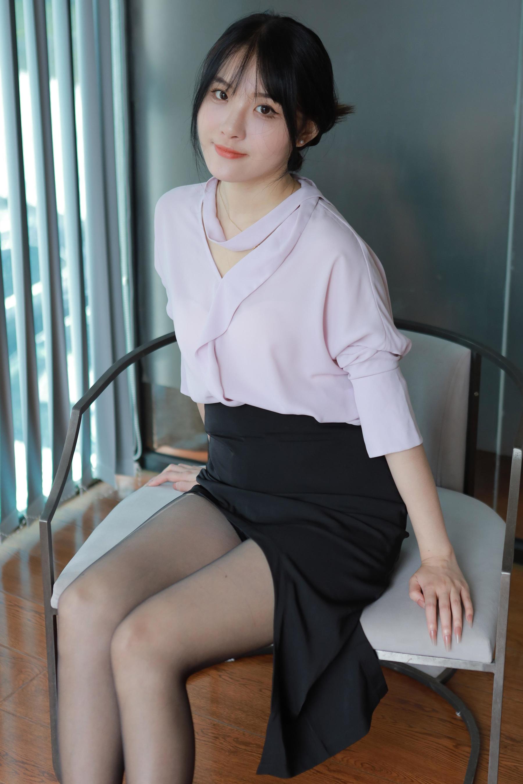 View - IESS异思趣向 - Chiness Model  - 模特 - model： 婉萍 《职业黑丝》 - 图库库