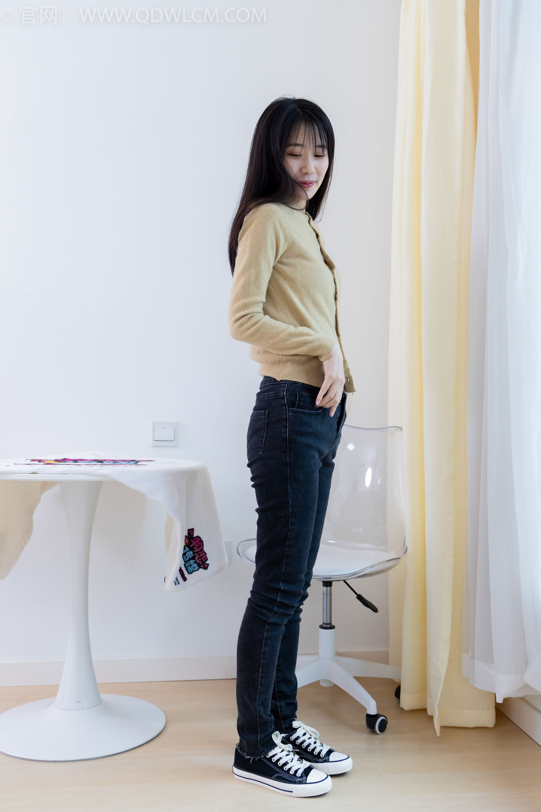 View - 物恋传媒 - Chiness Model  No.2033 菜菜 -熟悉的面孔 - 图库库