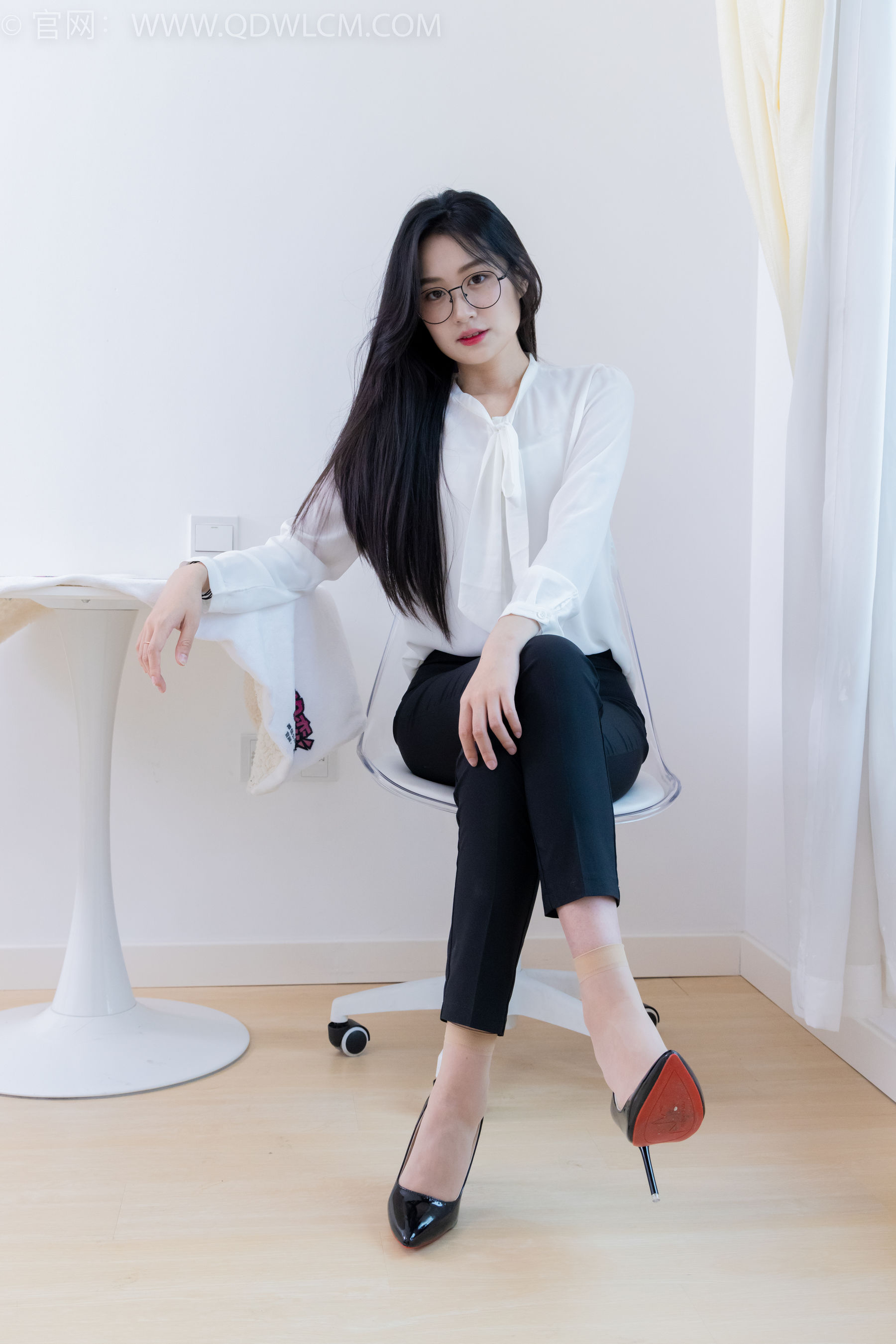 View - 物恋传媒 - Chiness Model  No.2022 小敏 -心被雾深陷 - 图库库