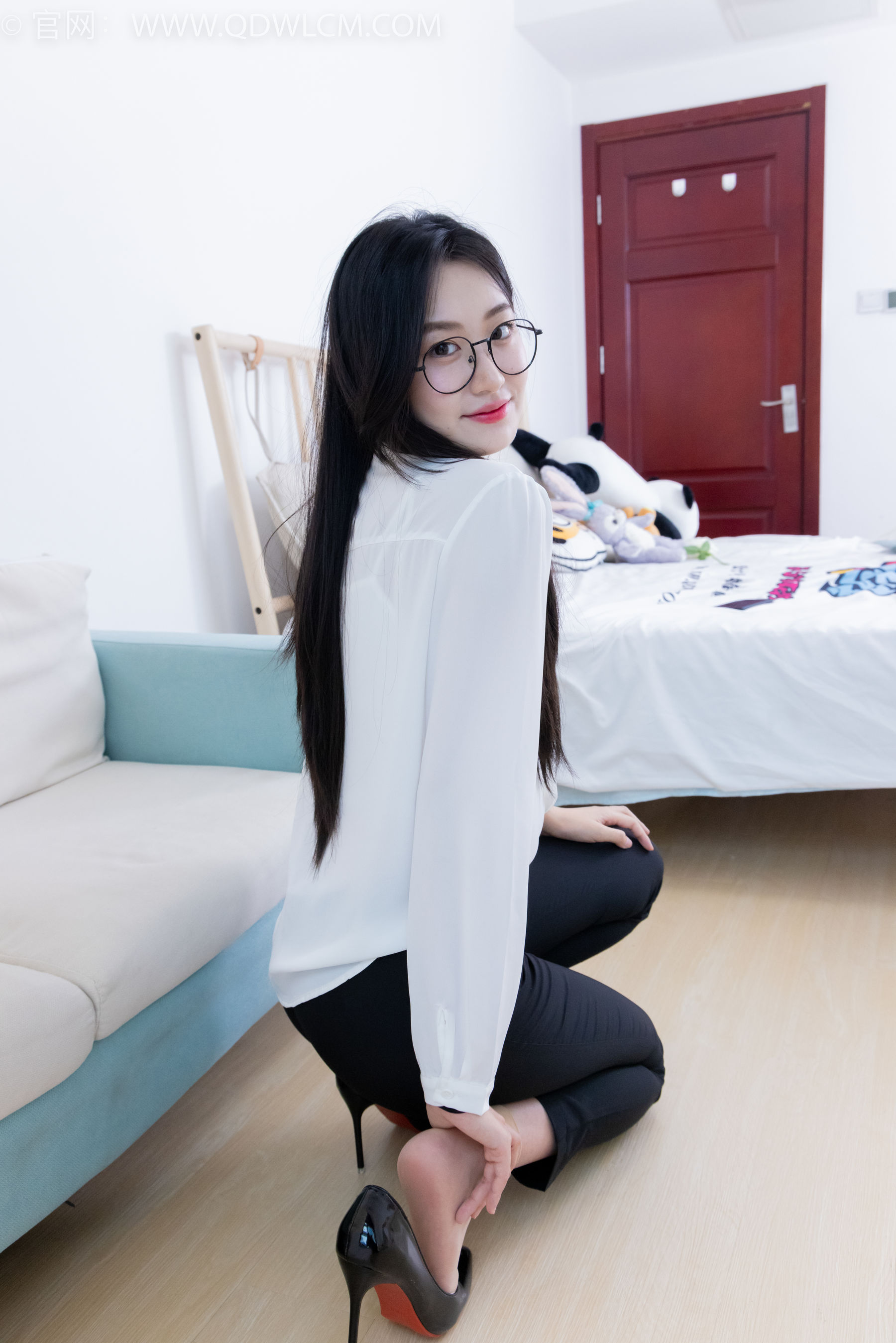 View - 物恋传媒 - Chiness Model  No.2022 小敏 -心被雾深陷 - 图库库