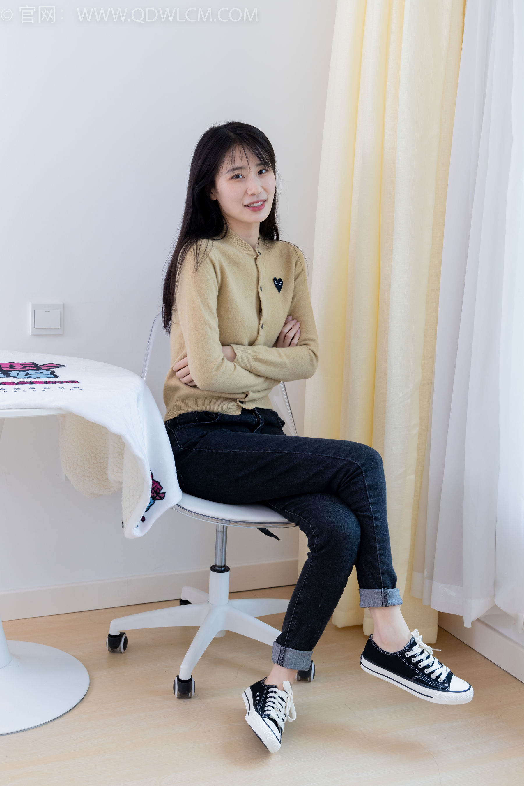 View - 物恋传媒 - Chiness Model  No.2033 菜菜 -熟悉的面孔 - 图库库