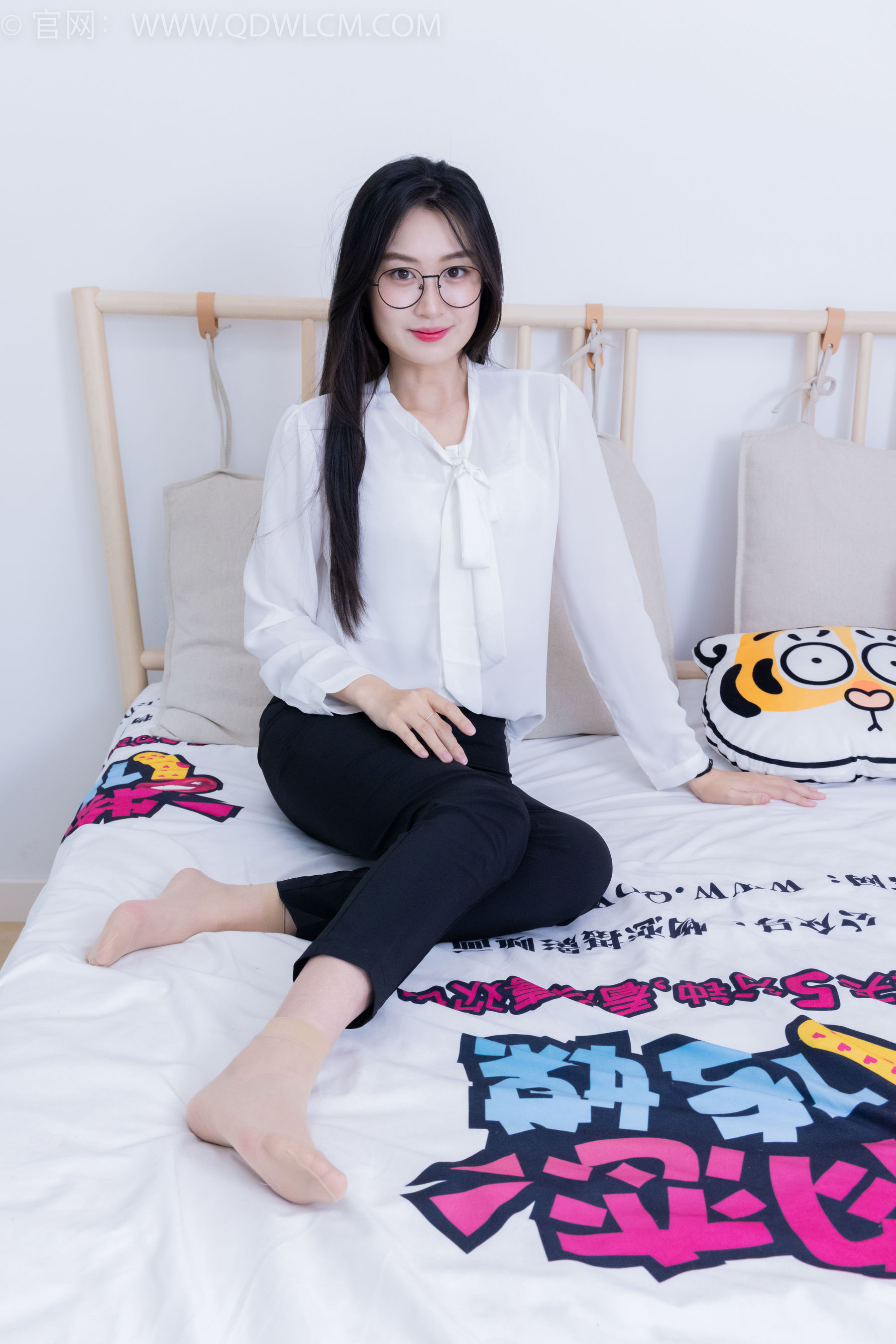 View - 物恋传媒 - Chiness Model  No.2022 小敏 -心被雾深陷 - 图库库