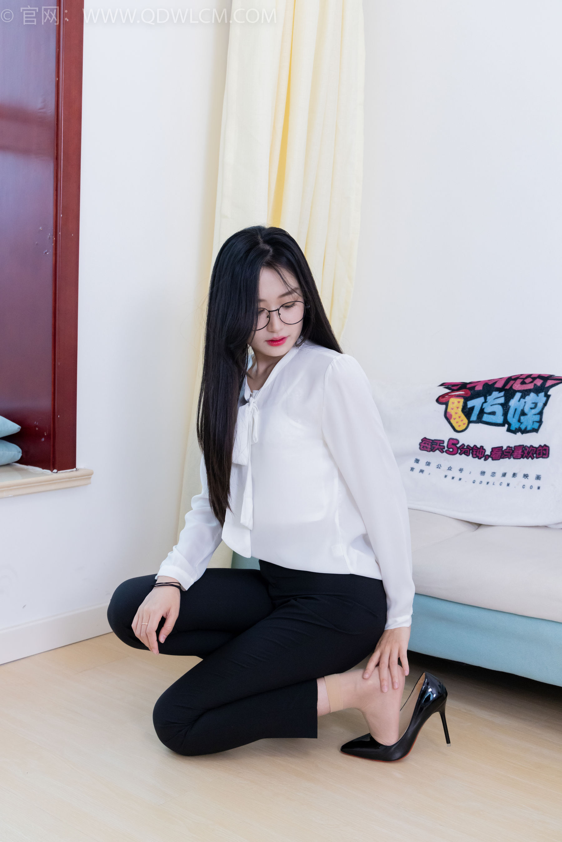 View - 物恋传媒 - Chiness Model  No.2022 小敏 -心被雾深陷 - 图库库