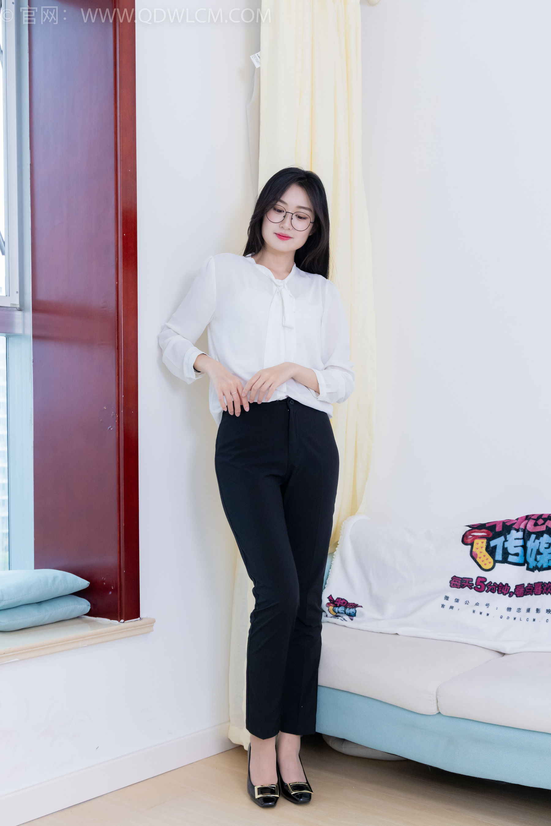 View - 物恋传媒 - Chiness Model  No.2022 小敏 -心被雾深陷 - 图库库