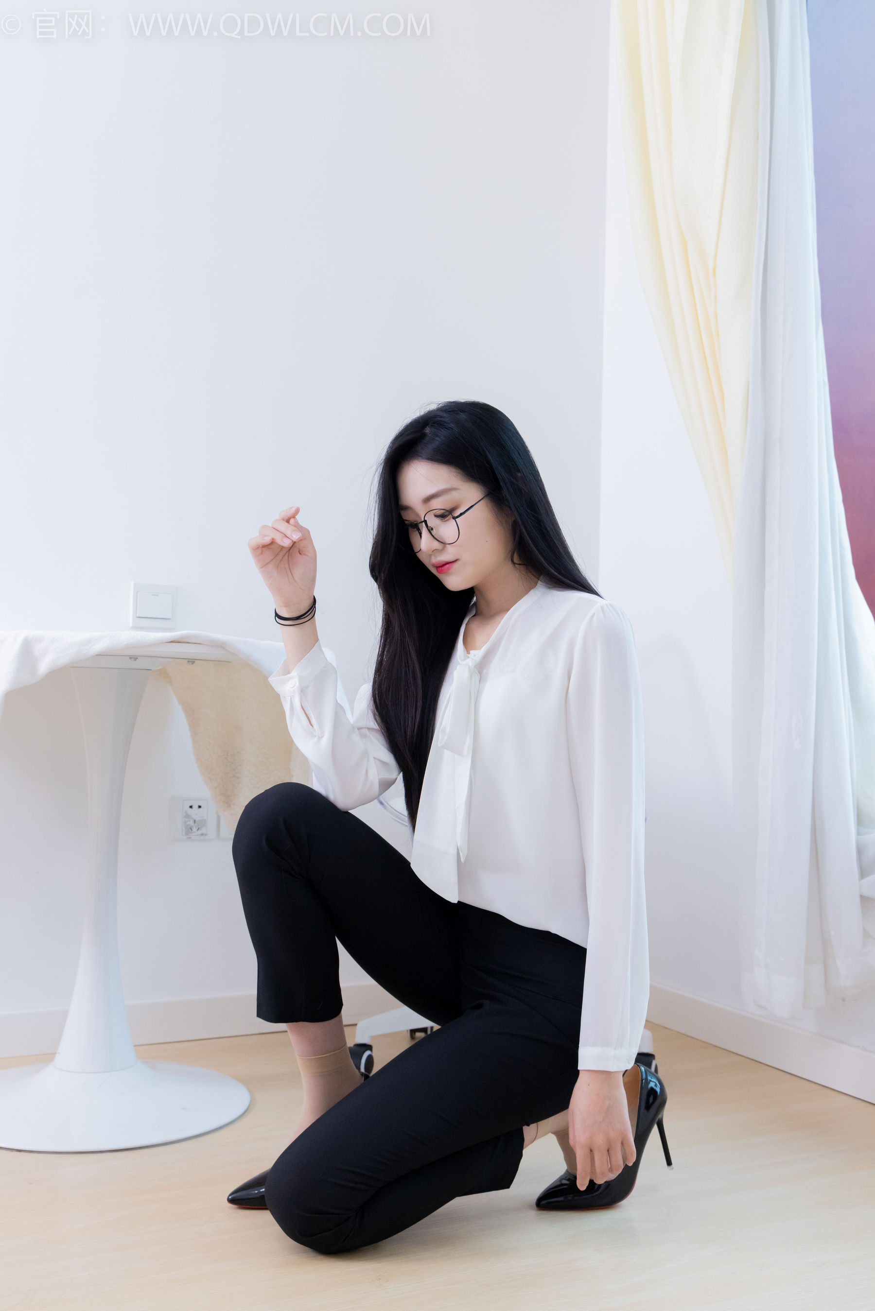 View - 物恋传媒 - Chiness Model  No.2022 小敏 -心被雾深陷 - 图库库