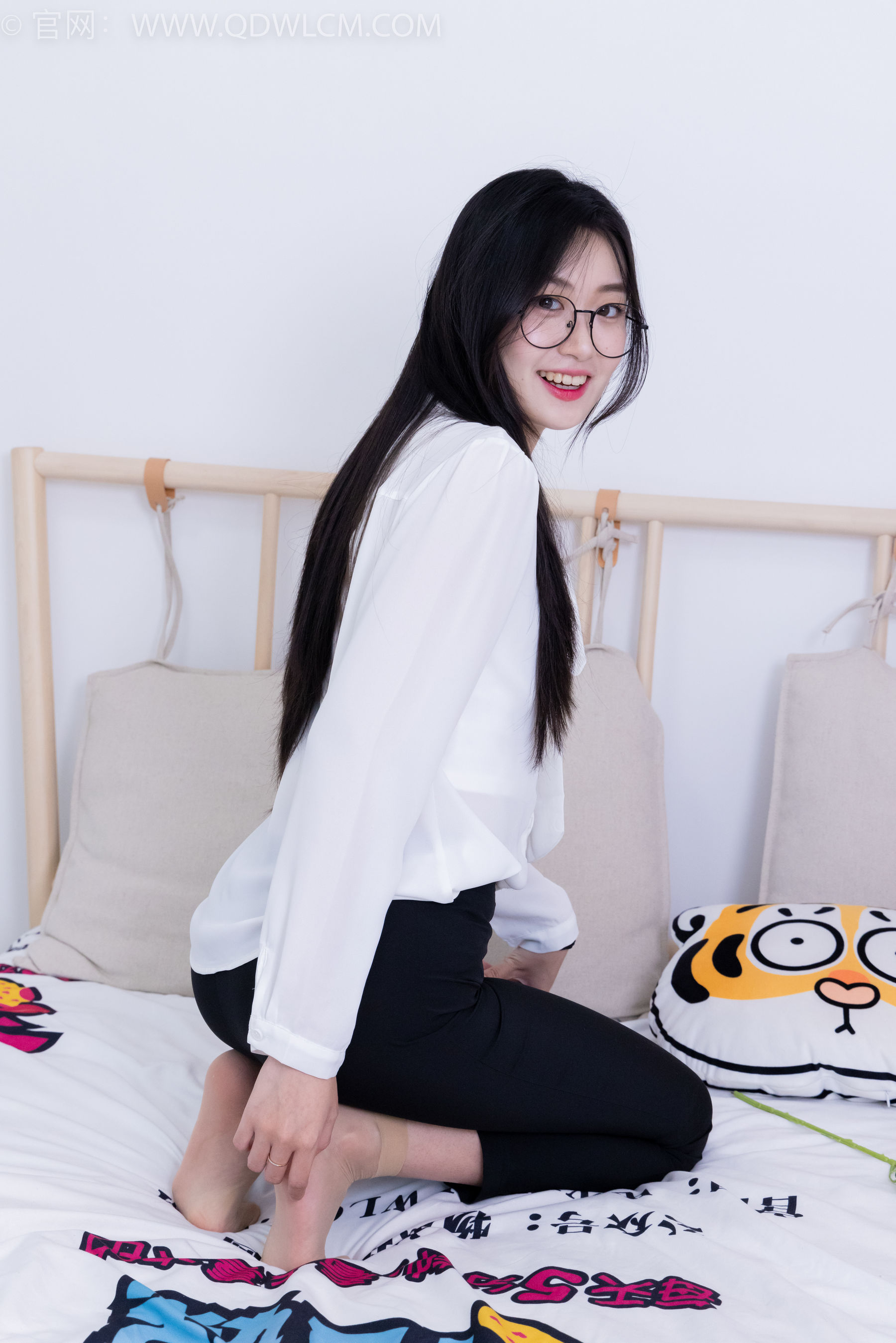 View - 物恋传媒 - Chiness Model  No.2022 小敏 -心被雾深陷 - 图库库