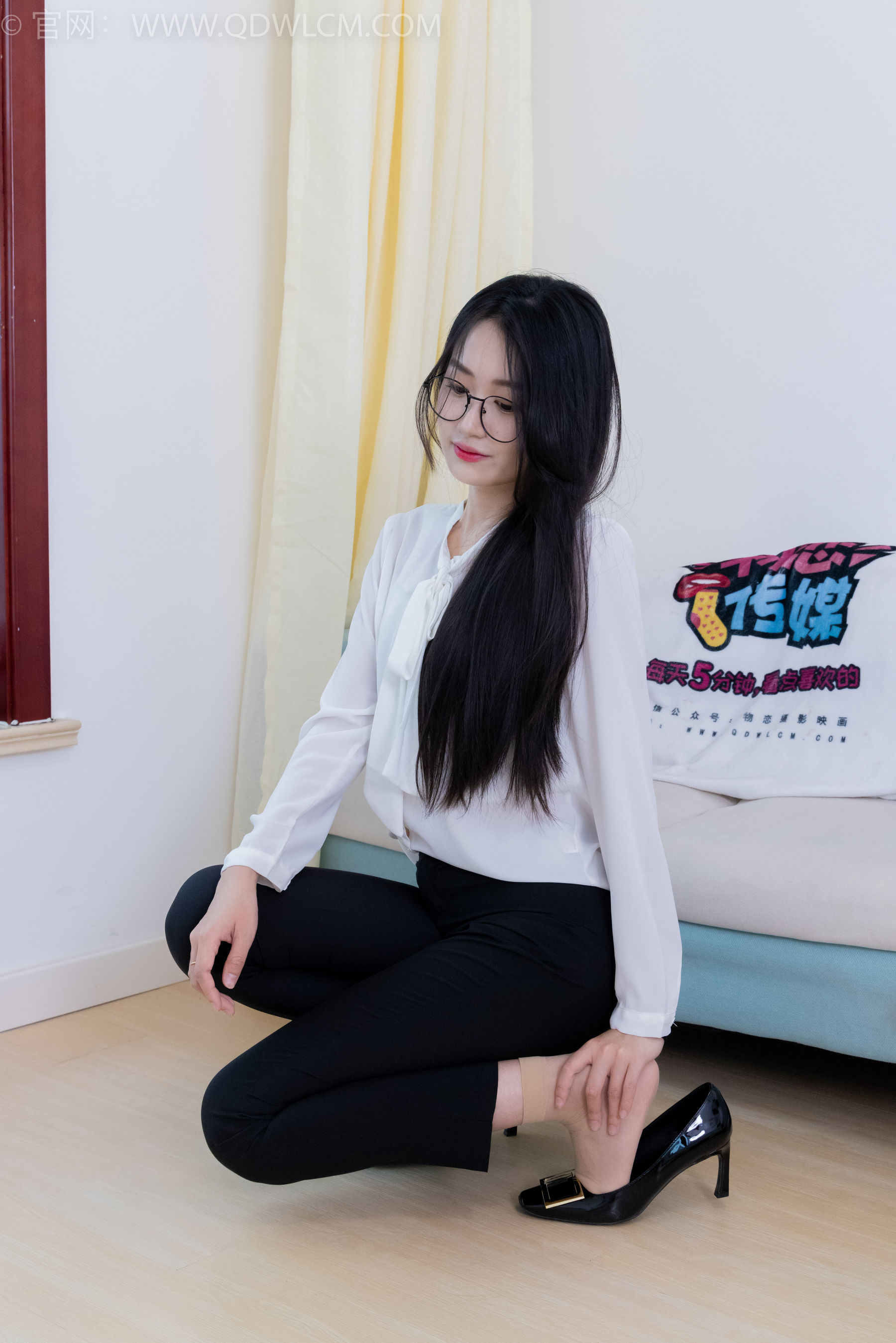 View - 物恋传媒 - Chiness Model  No.2022 小敏 -心被雾深陷 - 图库库