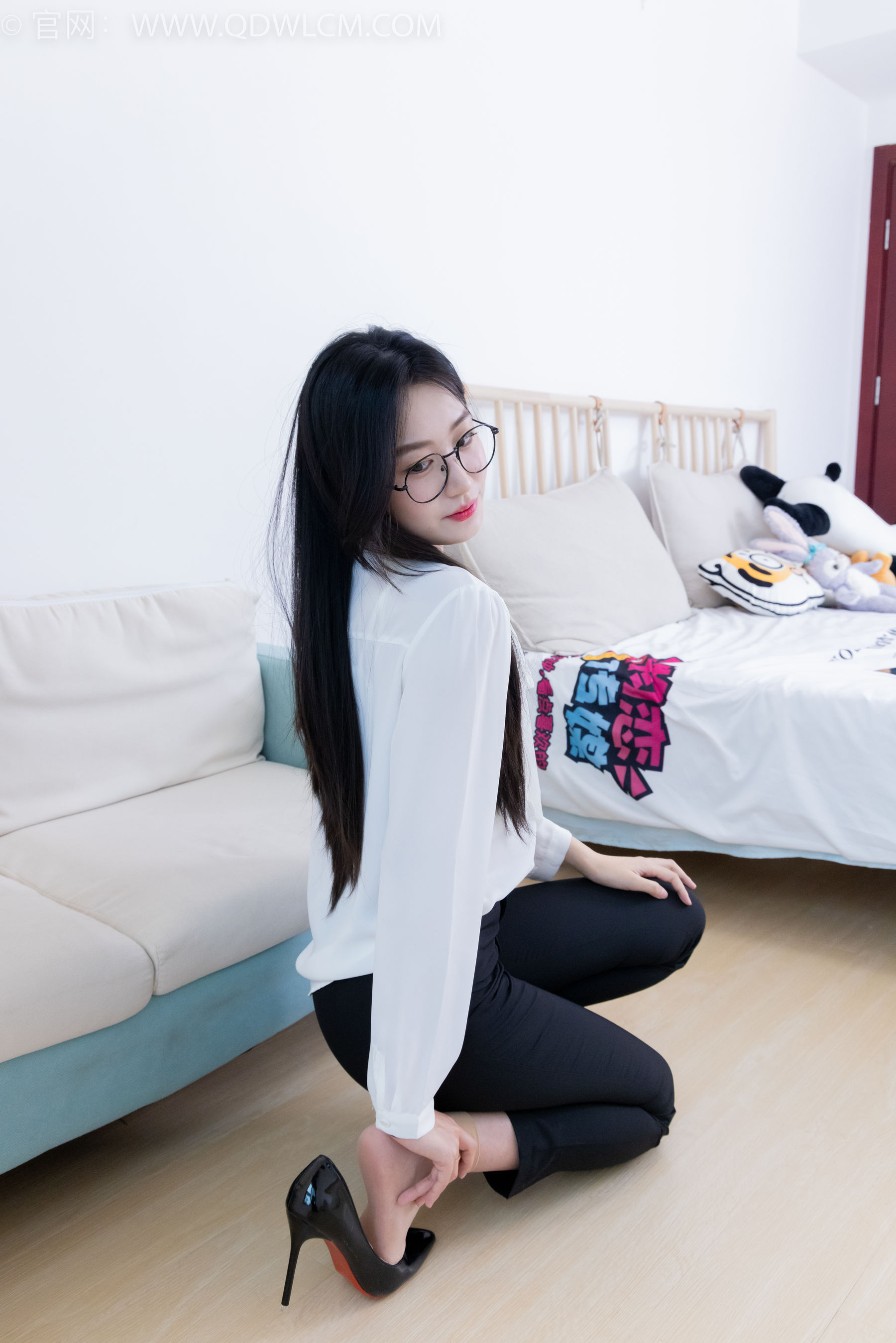 View - 物恋传媒 - Chiness Model  No.2022 小敏 -心被雾深陷 - 图库库