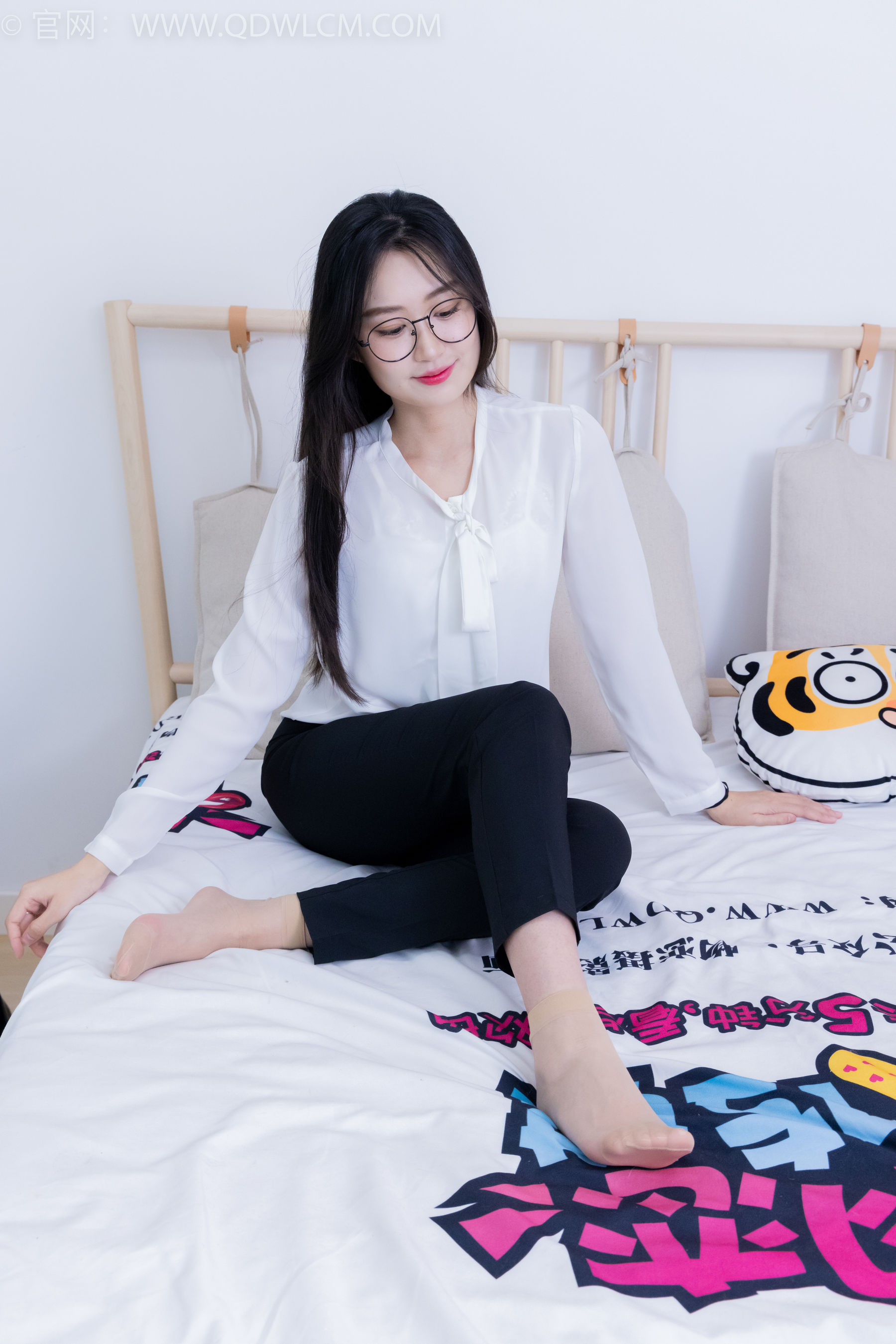 View - 物恋传媒 - Chiness Model  No.2022 小敏 -心被雾深陷 - 图库库