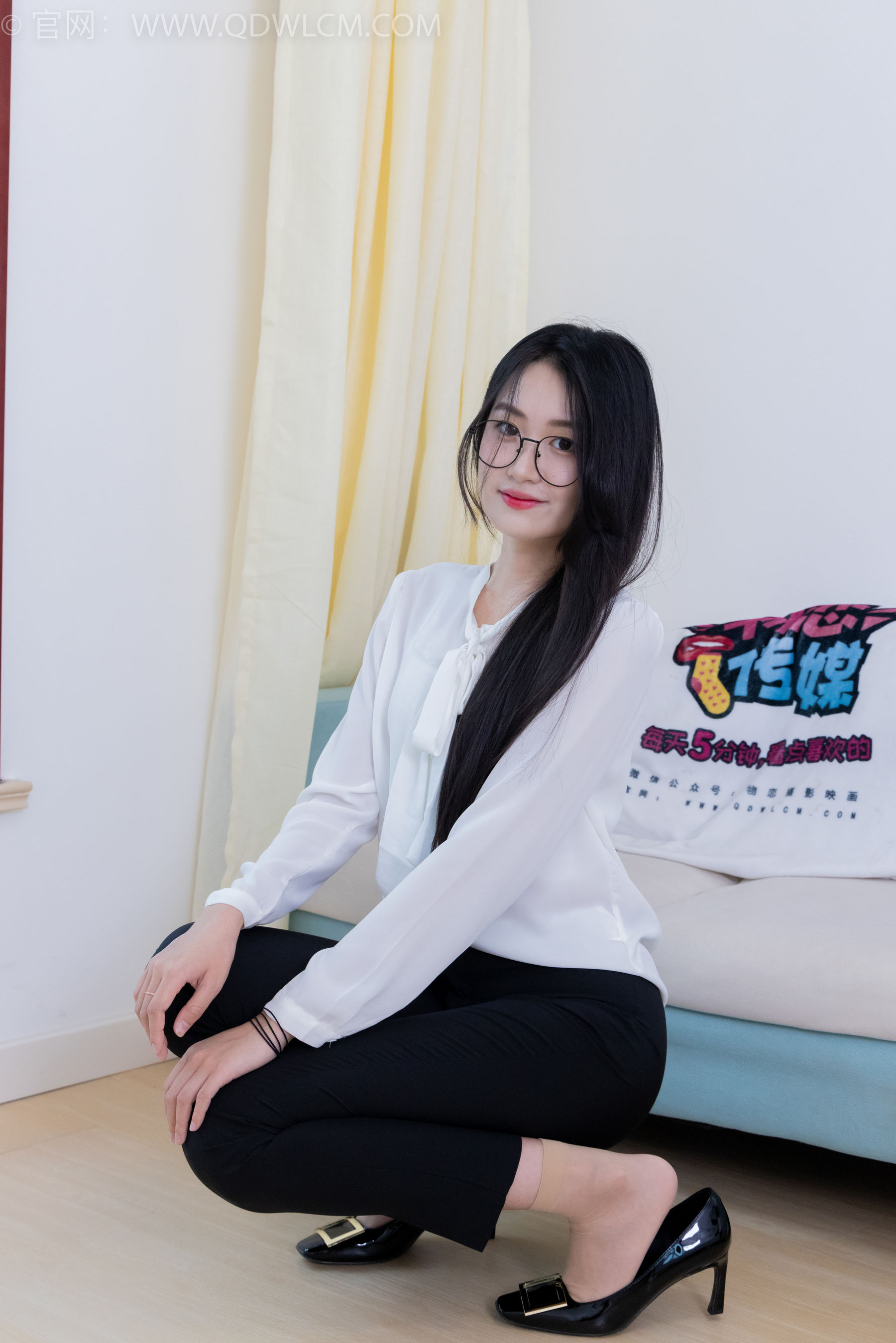 View - 物恋传媒 - Chiness Model  No.2022 小敏 -心被雾深陷 - 图库库