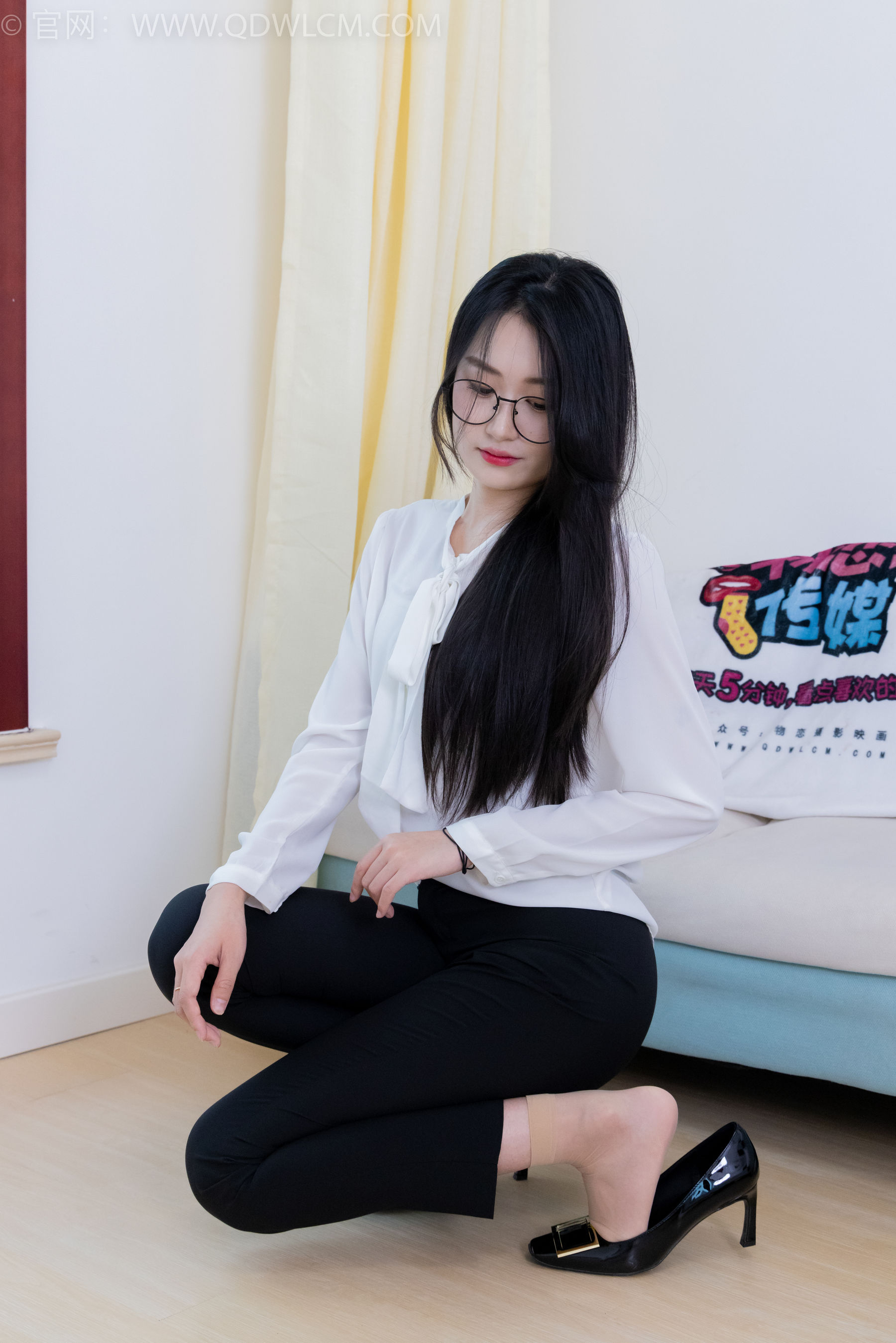 View - 物恋传媒 - Chiness Model  No.2022 小敏 -心被雾深陷 - 图库库